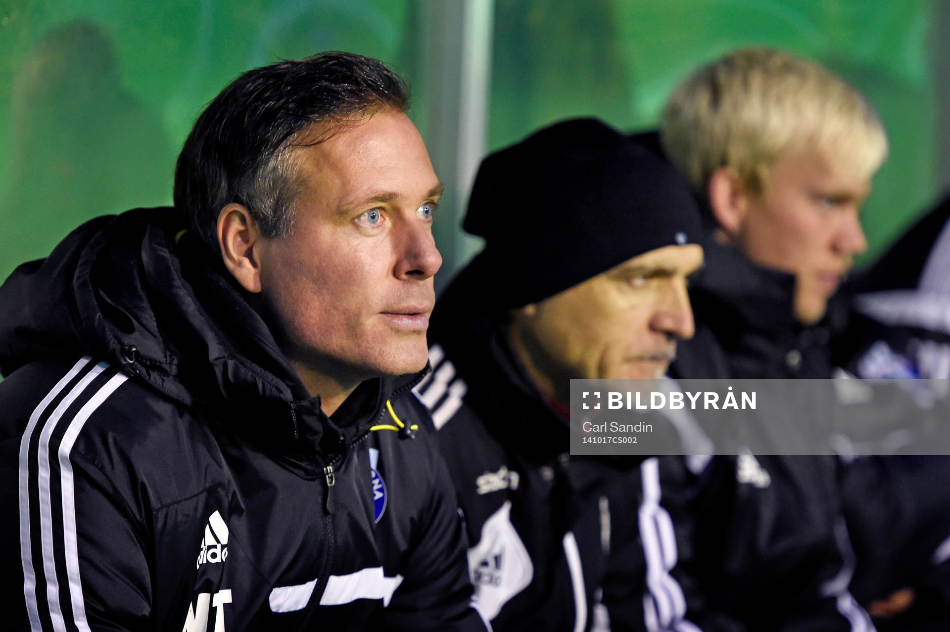 Husqvarnas tränare Niclas Tagesson under fotbollsmatchen i superettan mellan Ljungskile och Husqvarna den 17 oktober 2014 i Ljungskile.
