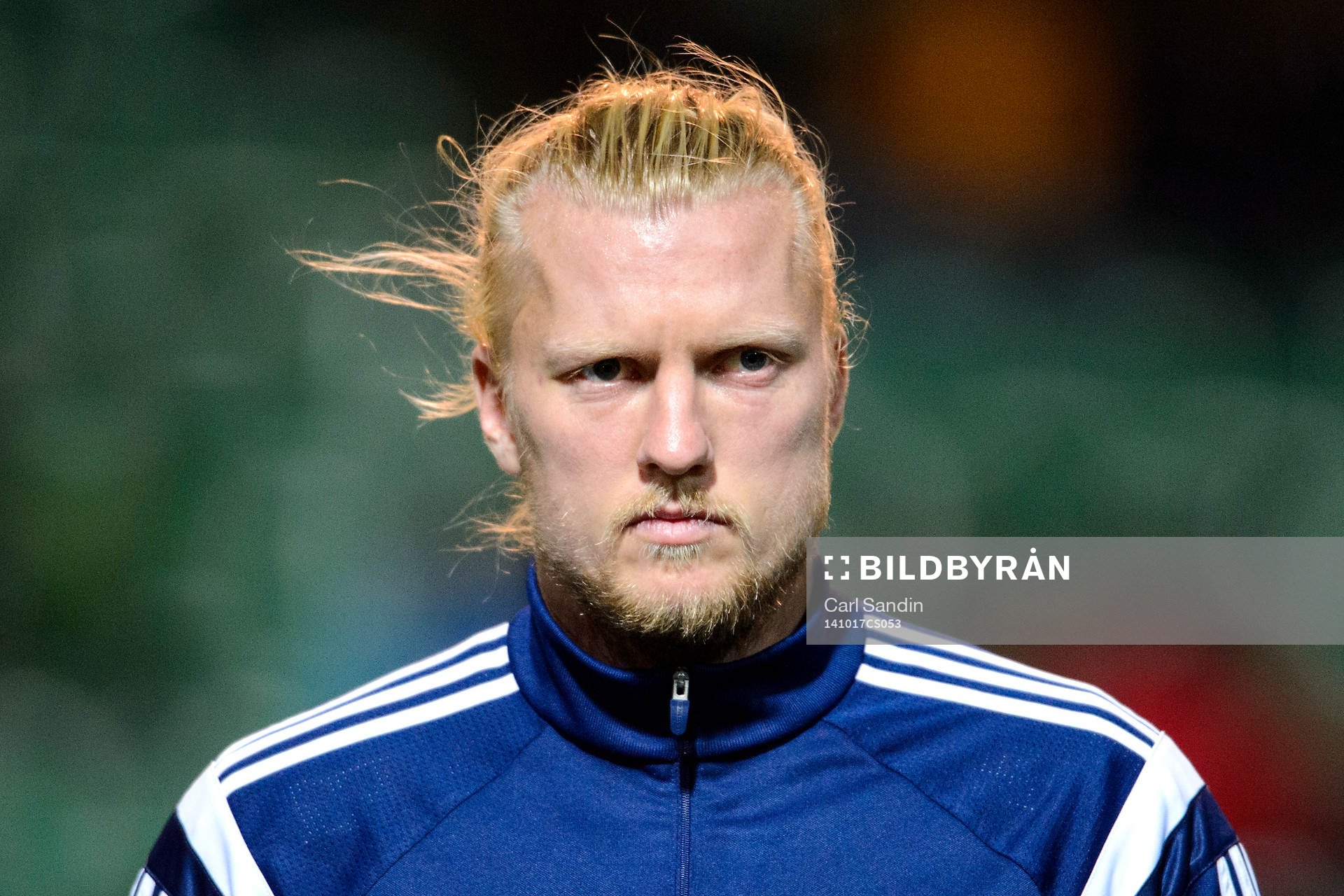 Husqvarnas Robin Cederberg vid lineup innan fotbollsmatchen