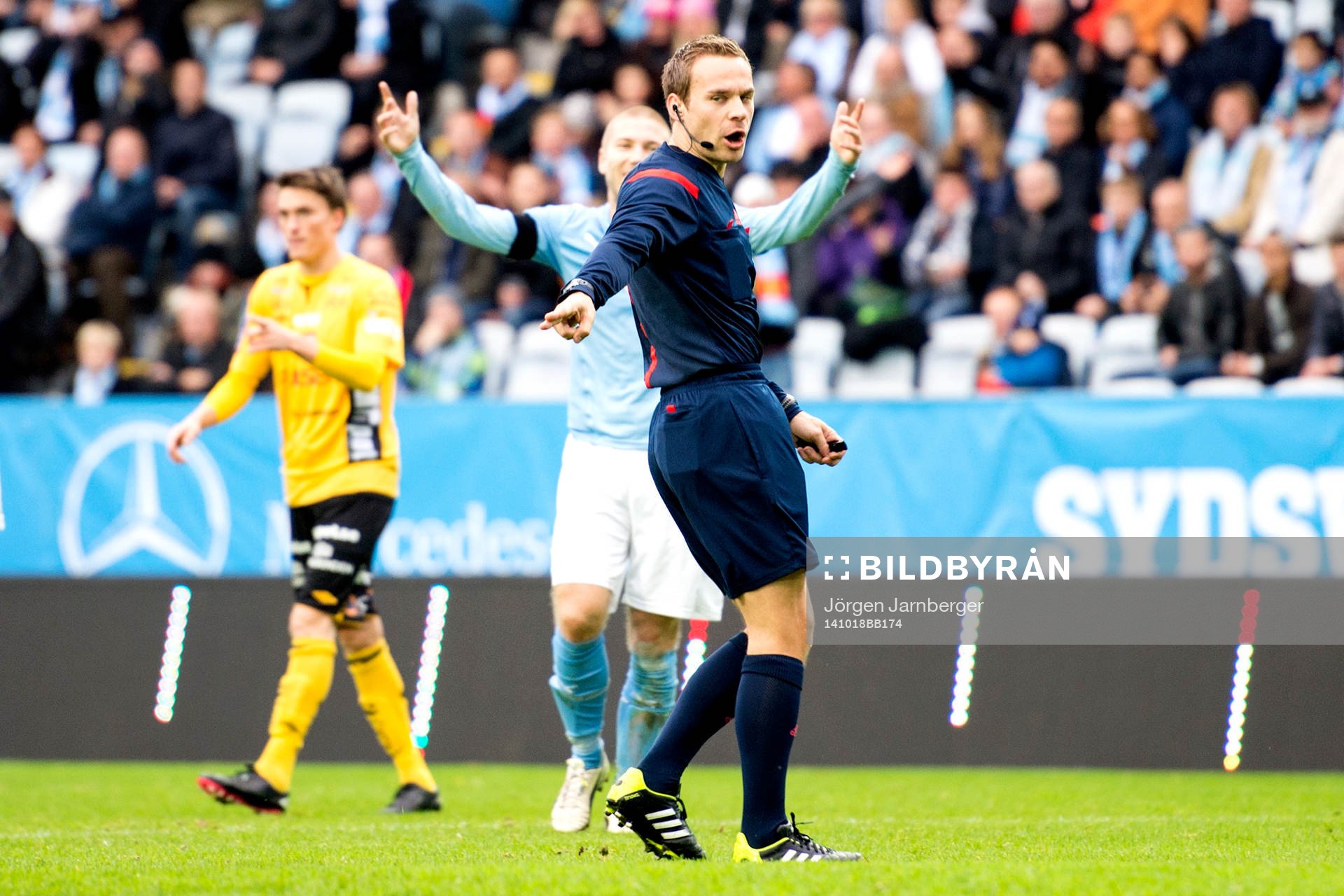 Domaren Kristoffer Karlsson dömer straff