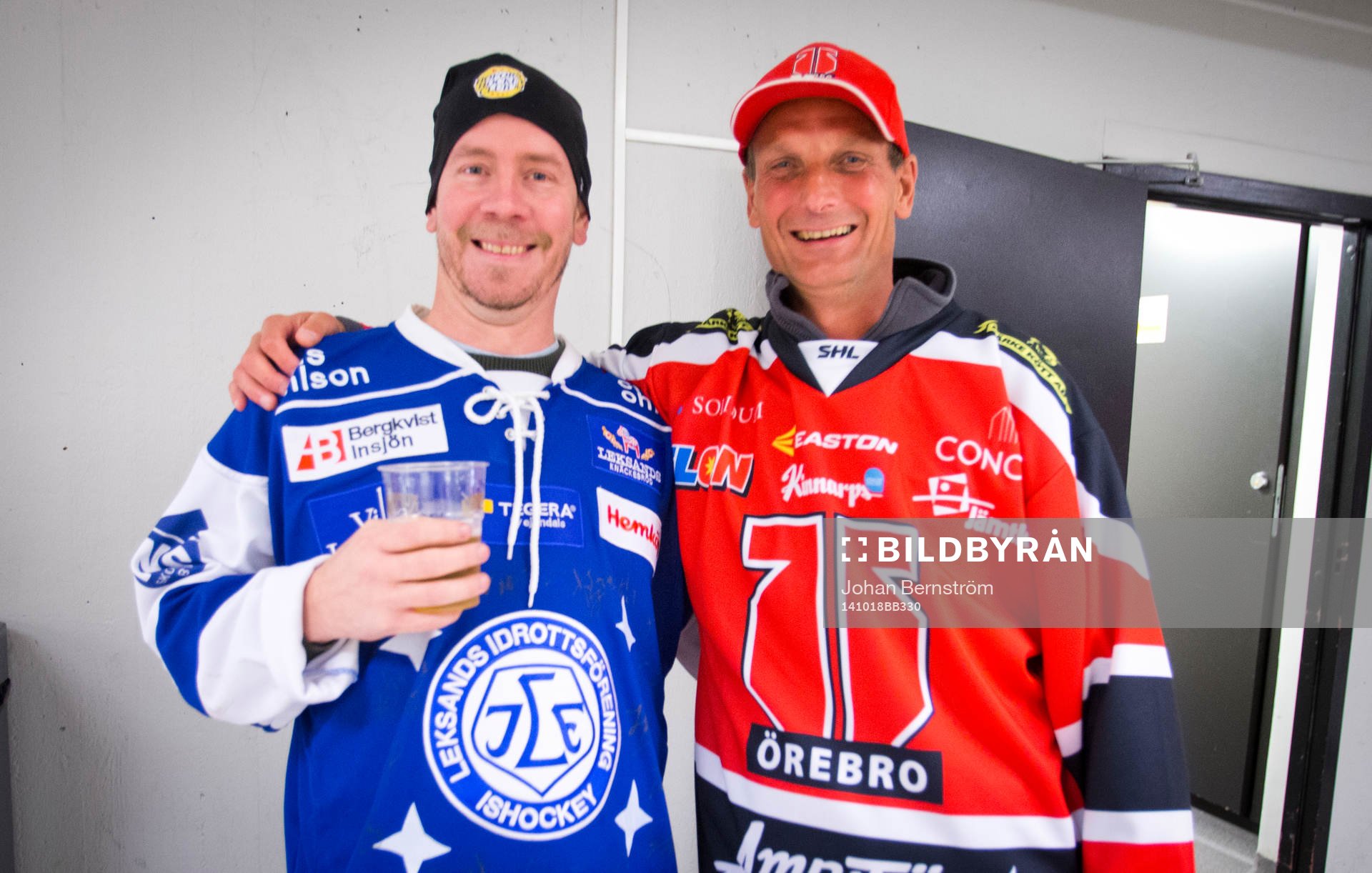 Leksand och Örebro supportrar innan ishockeymatchen i SHL