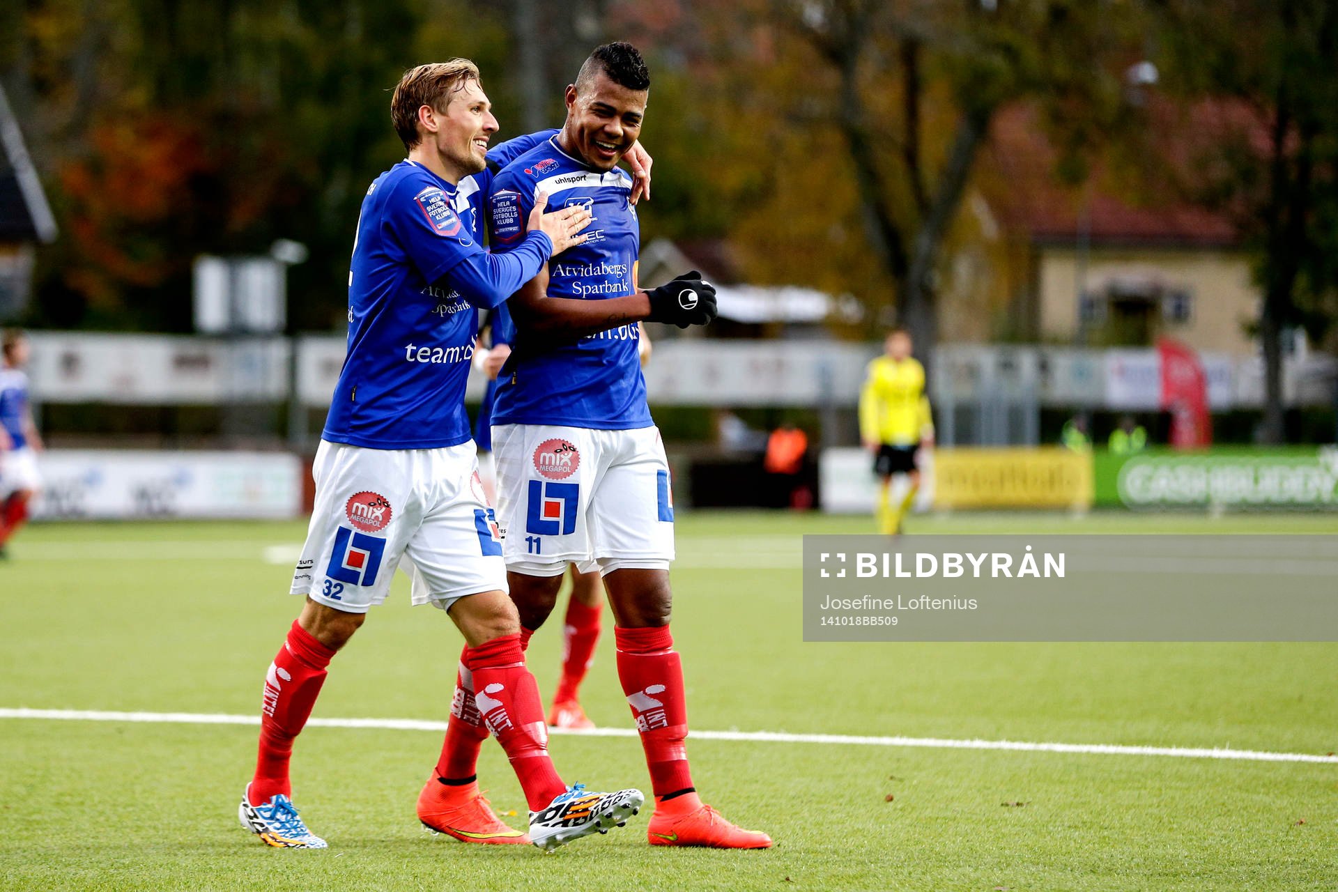Åtvidabergs Martin Christensen och Ricardo Santos jublar