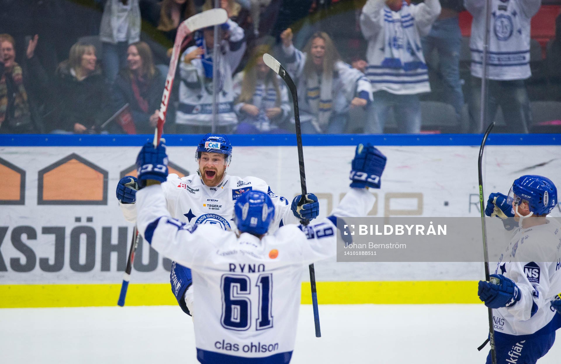 Leksands Mattias Ritola gör 0-1 och jublar med Johan Ryno