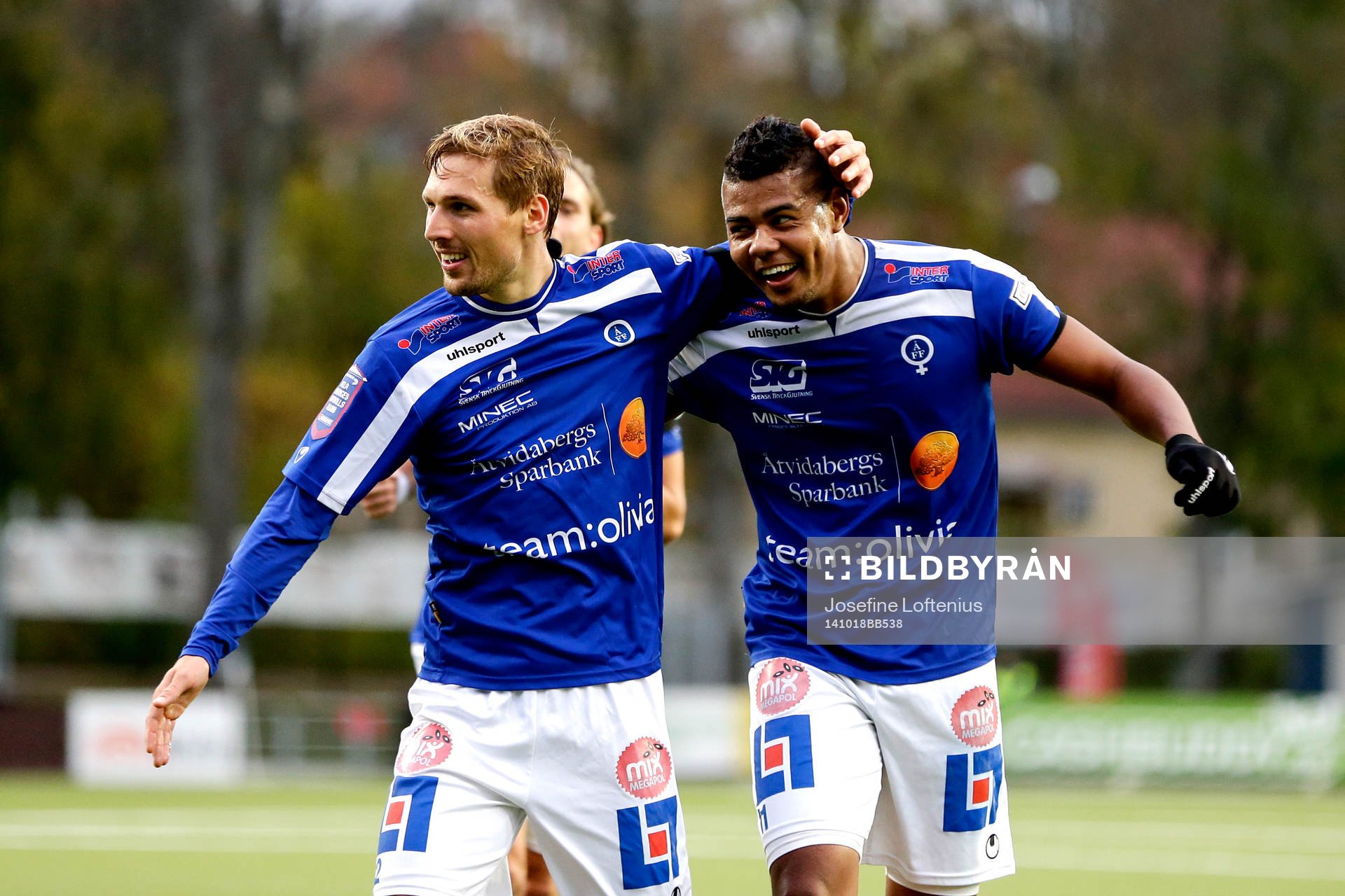 Åtvidabergs Martin Christensen och Ricardo Santos jublar