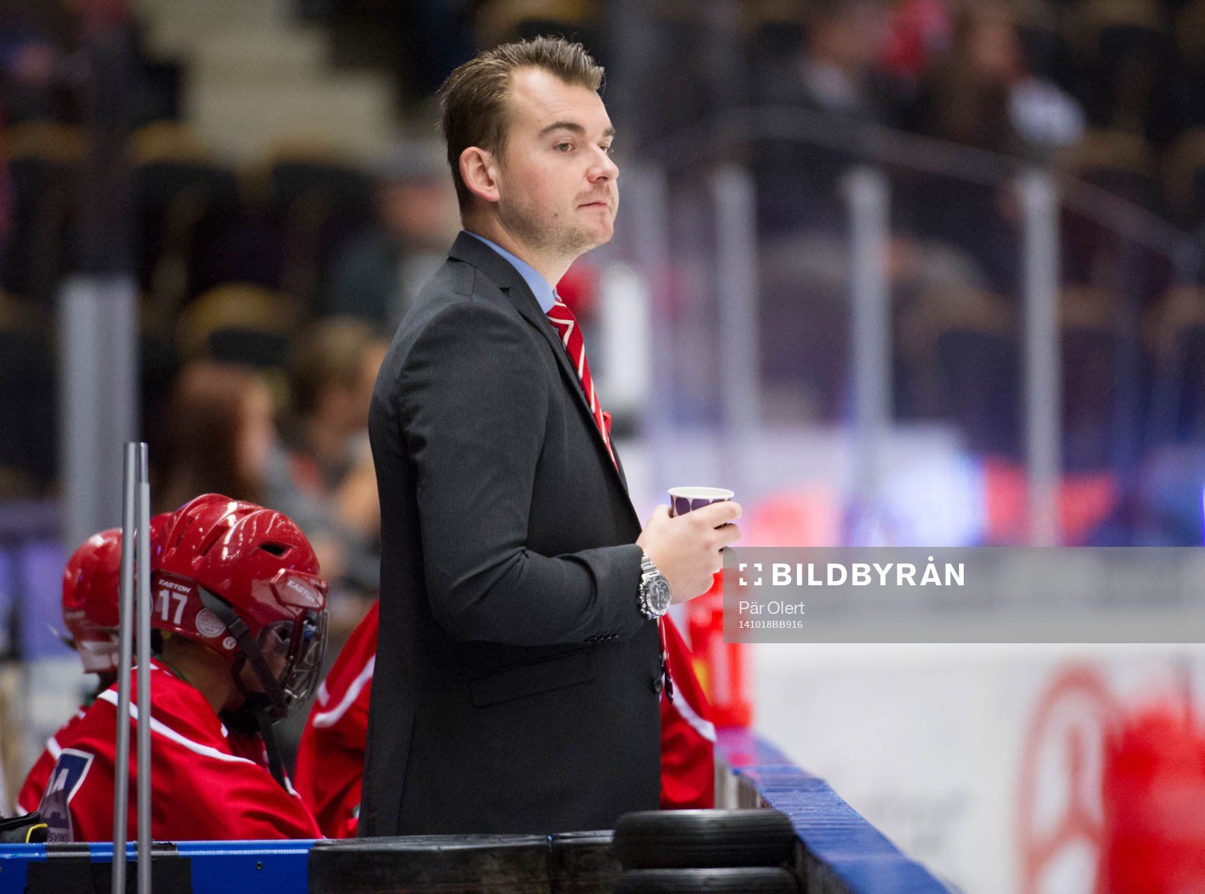 Modos målvaktstränare Maciej Szwoch innan ishockeymatchen