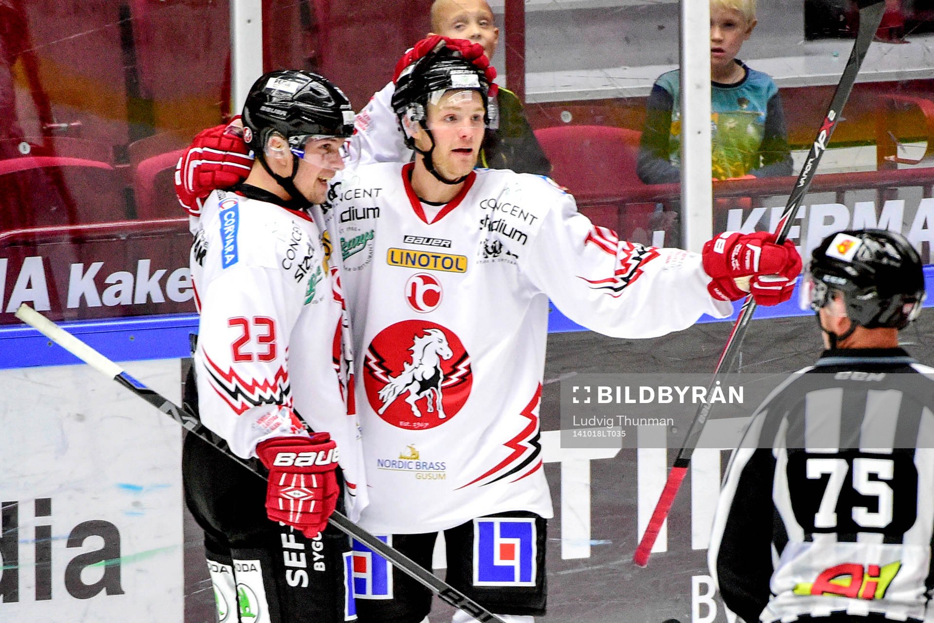 Vita Hästens Viktor Amnér och Jesper Samuelsson jublar