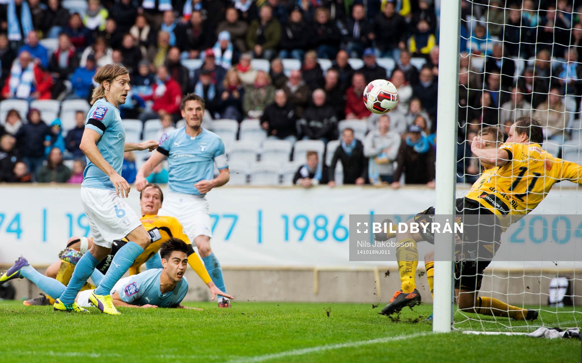 Elfsborgs Daniel Mobaeck räddar på mållinjen