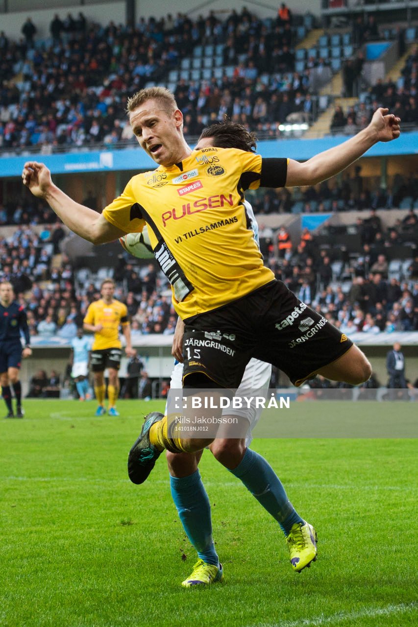 Malmö FFs Agon Mehmeti trycker till Elfsborgs Andreas