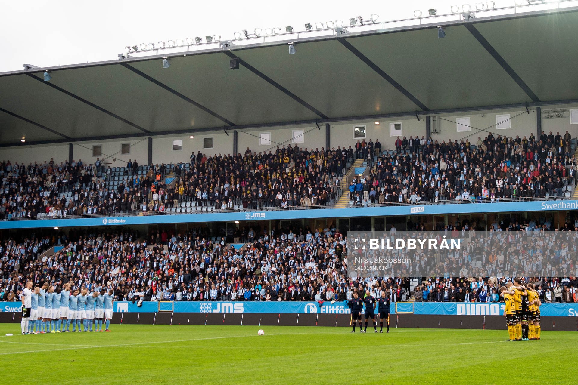 Malmö FF och Elfsborg håller en tyst minut för Pontus