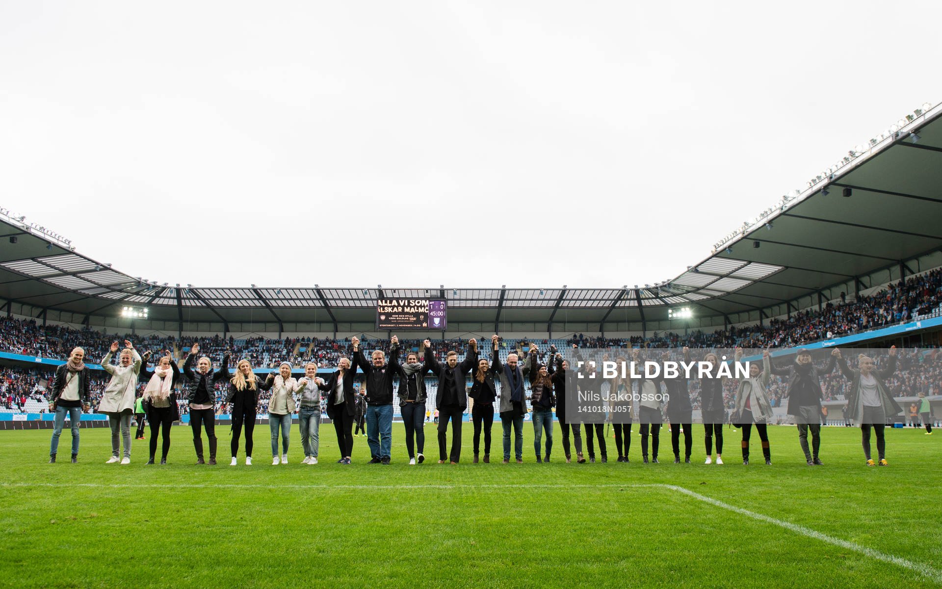 FC Rosengård hyllas för sitt SM-guld i pausvilan av