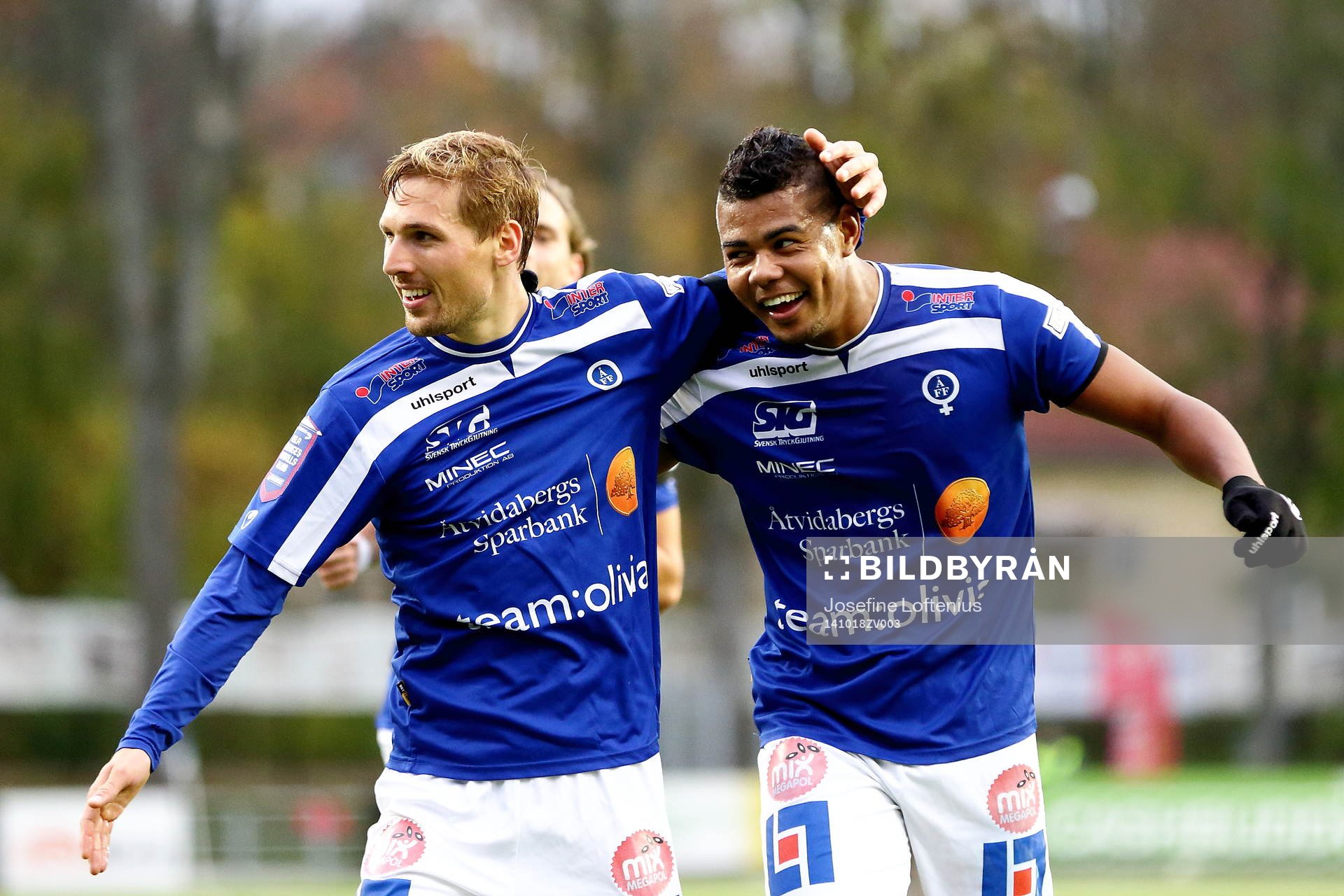 Åtvidabergs Martin Christensen och Ricardo Santos jublar efter att Ricardo Santos har gjort mål under fotbollsmatchen i Allsvenskan mellan Åtvidaberg och Mjällby den 18 oktober 2014 i Åtvidaberg.