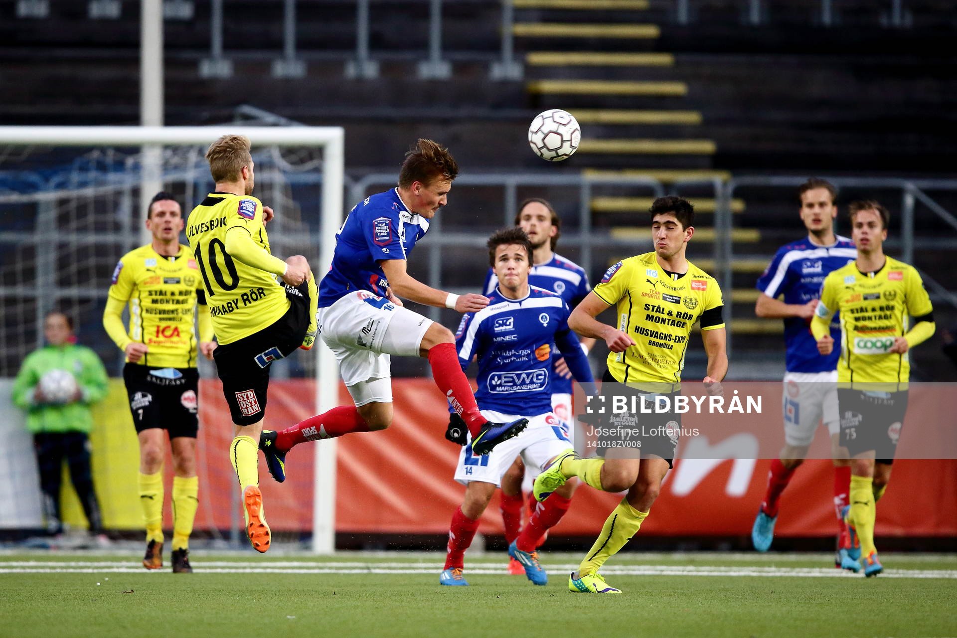 under fotbollsmatchen i Allsvenskan mellan Åtvidaberg och Mjällby den 18 oktober 2014 i Åtvidaberg.