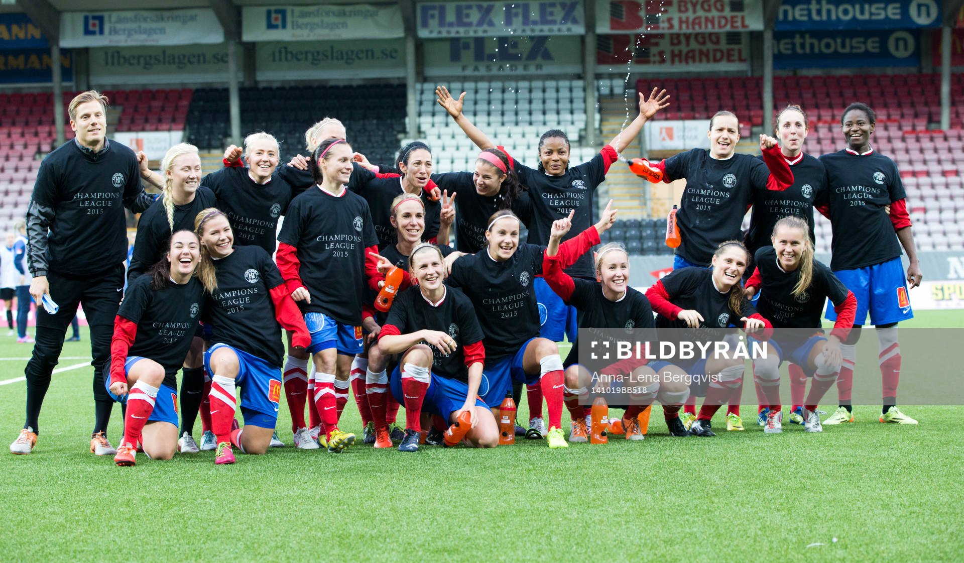 Örebros spelare jublar