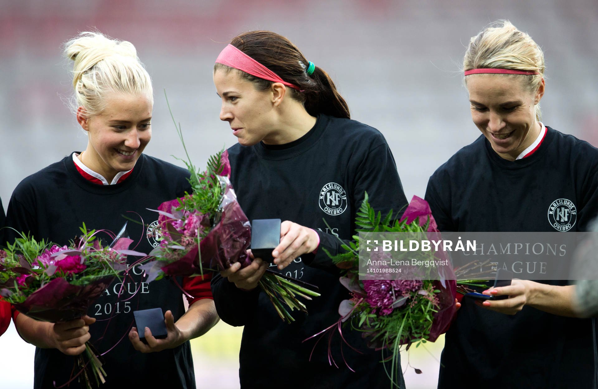 Örebros målvakt Örebros Julia Spetsmark (v), Stephanie