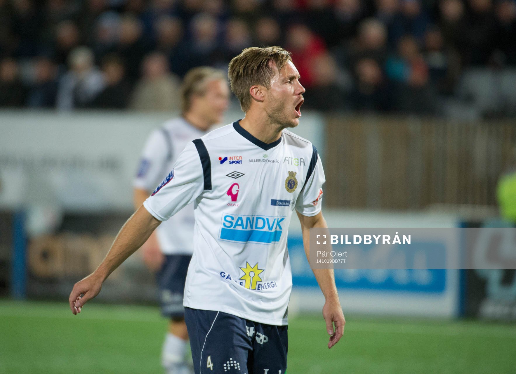 Gefles Anders Wikström ropar åt sina kamrater