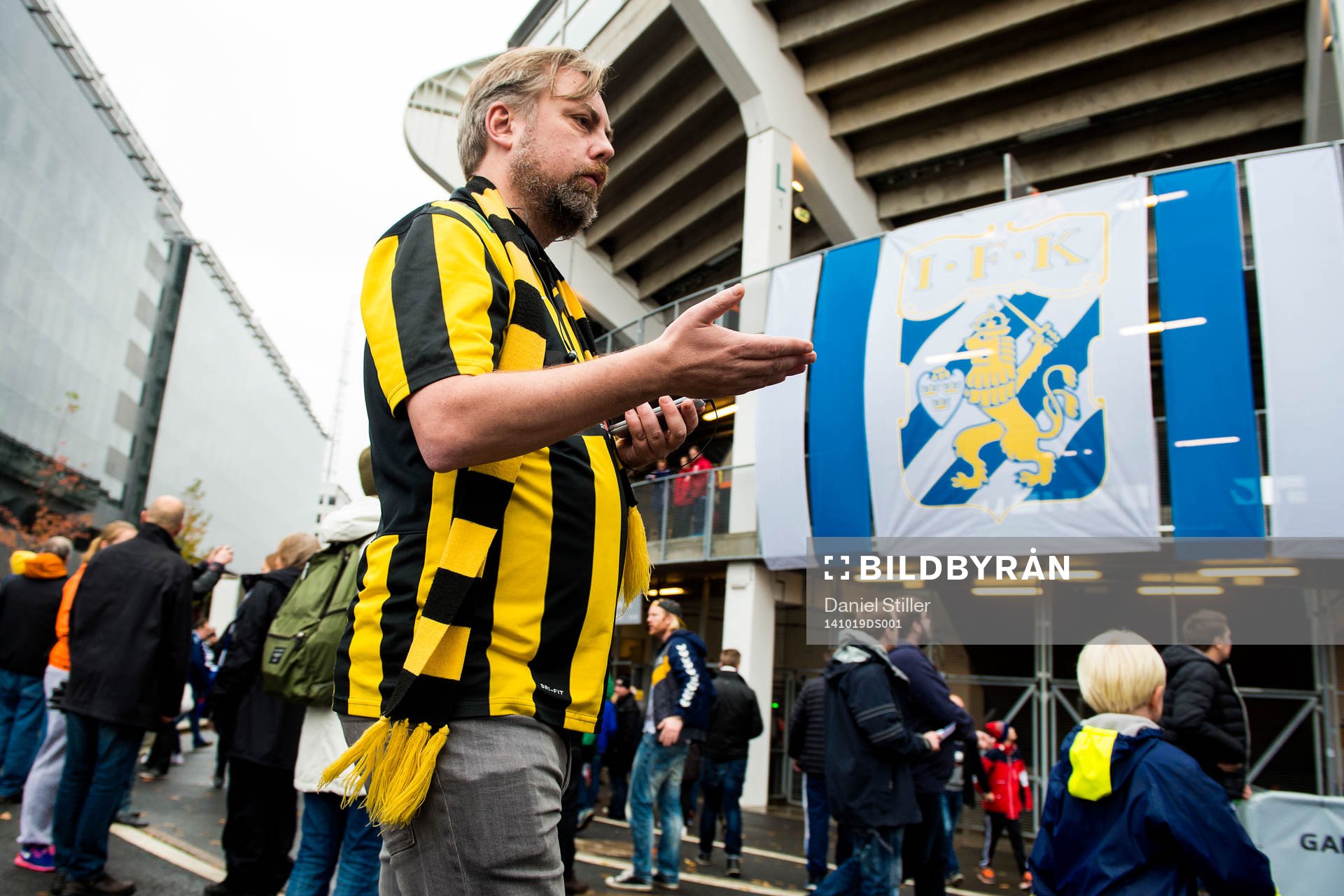 En Häckensupporter innan fotbollsmatchen i Allsvenskan