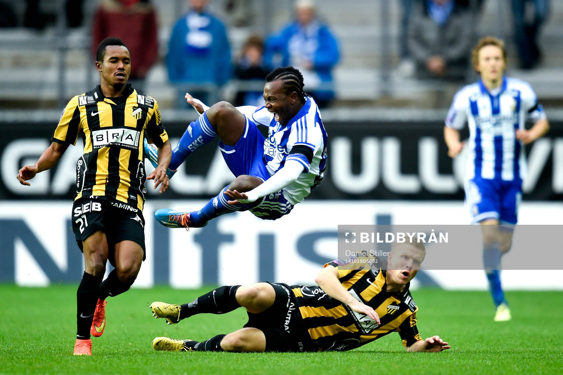 IFK Göteborgs May Mahlangu och Häckens David Frölund