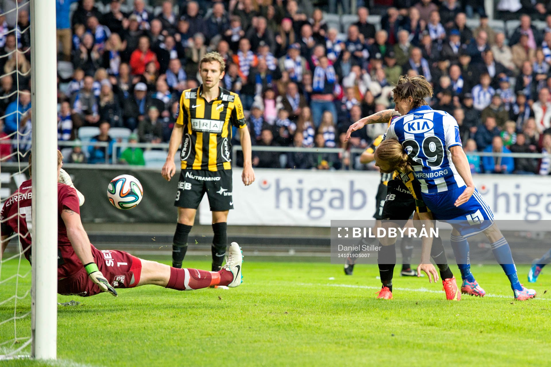 IFK Göteborgs Lasse Vibe har en farligt chans