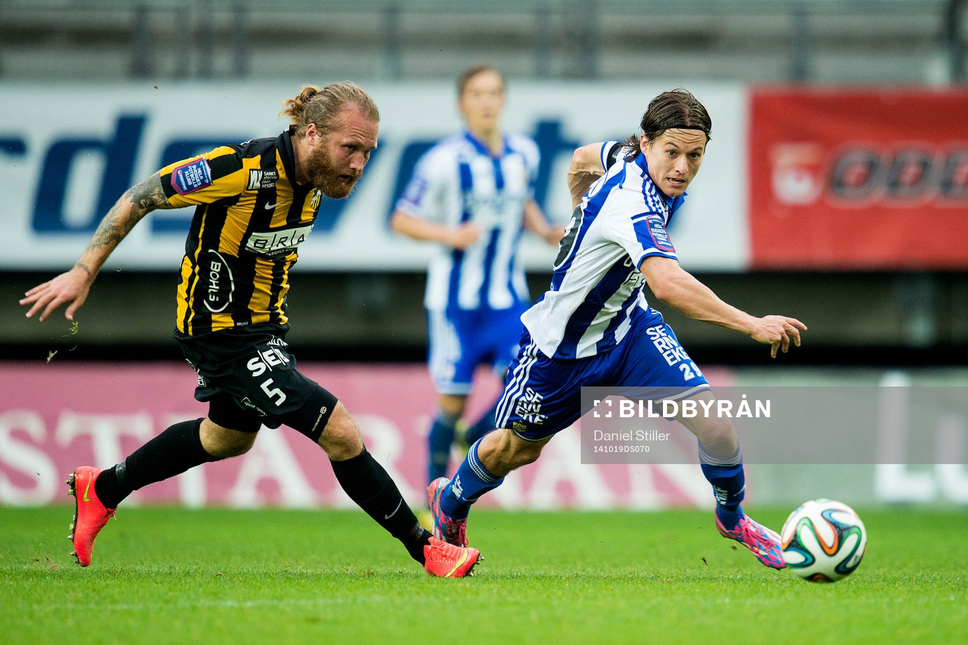 Häckens Emil Wahlström försöker hinna ifatt IFK