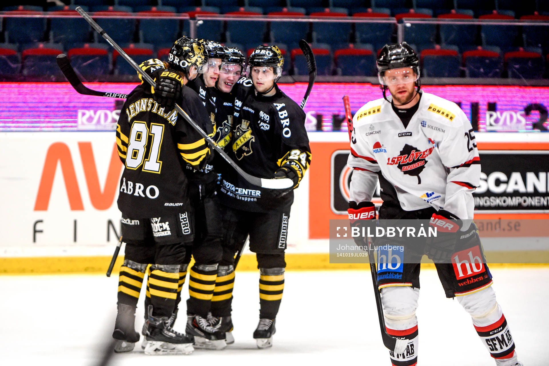 s Fredrik Hynning jublar