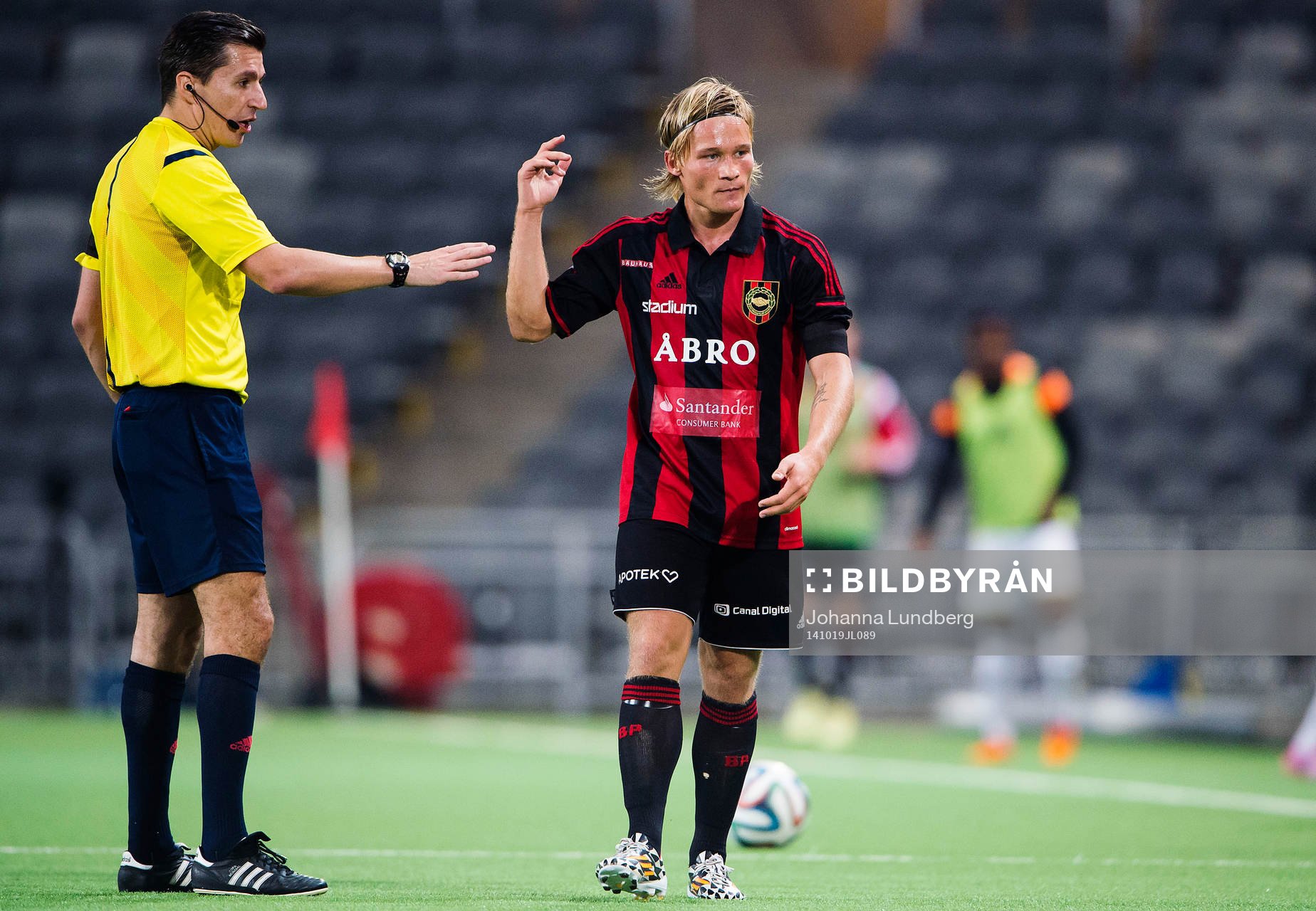 Brommapojkarnas Nicklas Bärkroth håller inte med domare