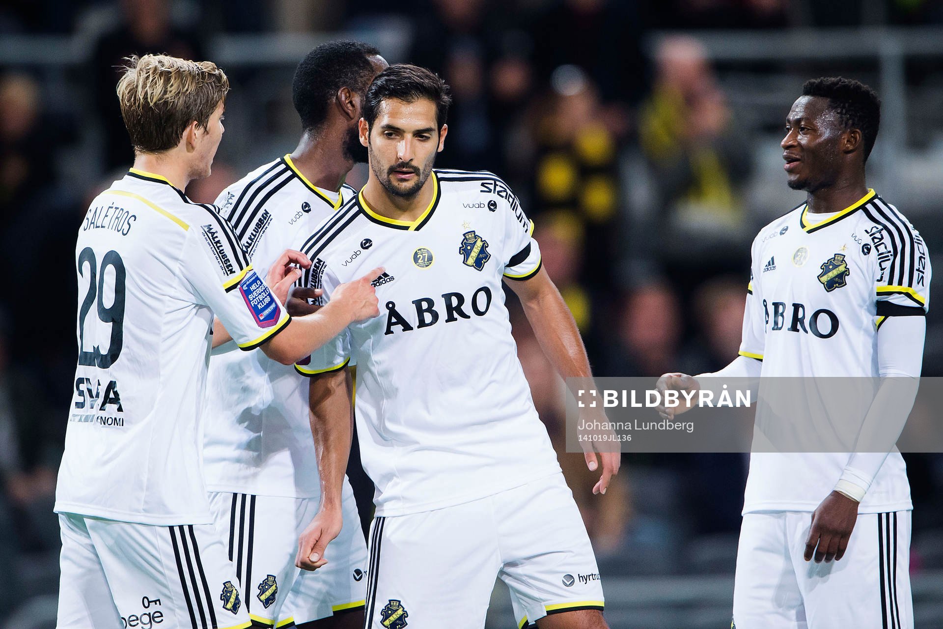 s Celso Borges klappas om av Anton Salétros, Henok Goitom
