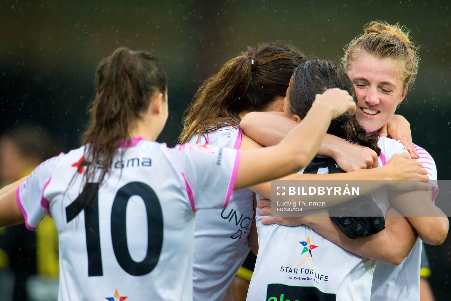 Rosengårds Kirsten Van De Ven kramas om