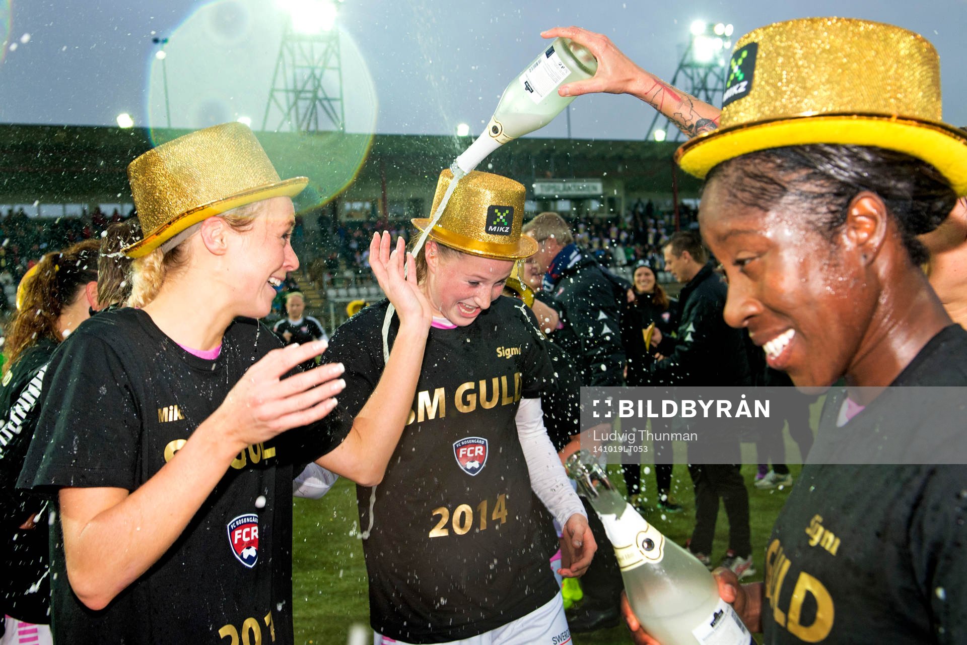 Rosengårds Nicoline Sørensen får champagne hälld över sig av Therese Sjögran efter matchen i Damallsvenskan mellan FC Rosengård och AIK den 19 oktober 2014 i Malmö.