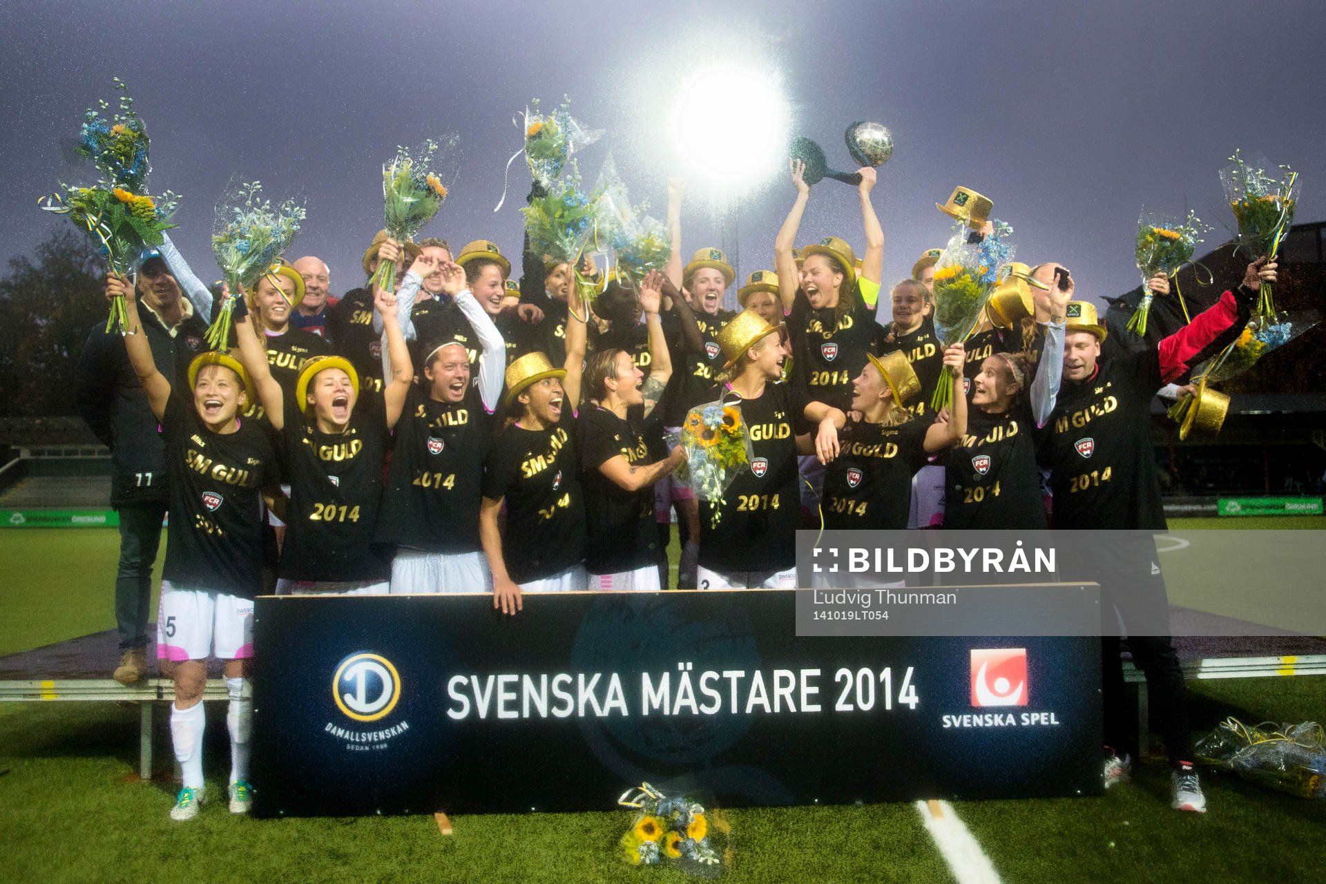Rosengårds spelare lyfter SM-bucklan