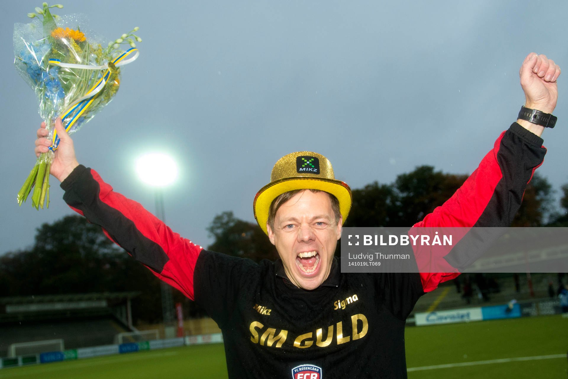 Rosengårds tränare Markus Tilly firar SM-guldet