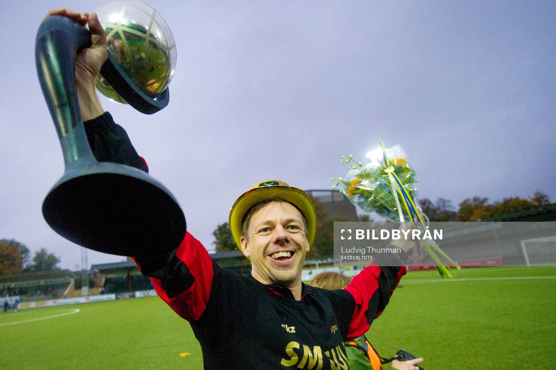 Rosengårds tränare Markus Tilly firar SM-guldet