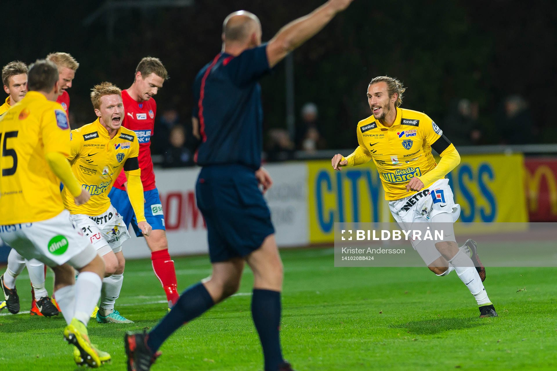 Falkenbergs Tobias Carlsson jublar