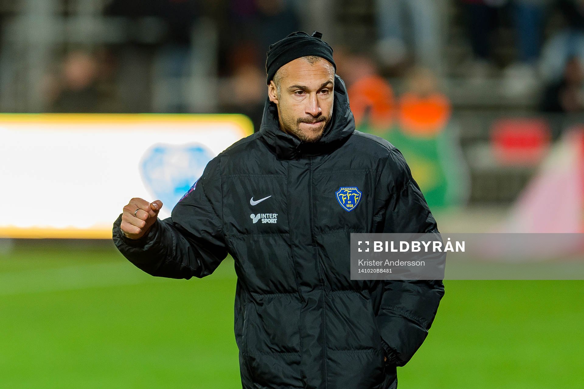 Falkenbergs tränare Henrik Larsson höjer näven