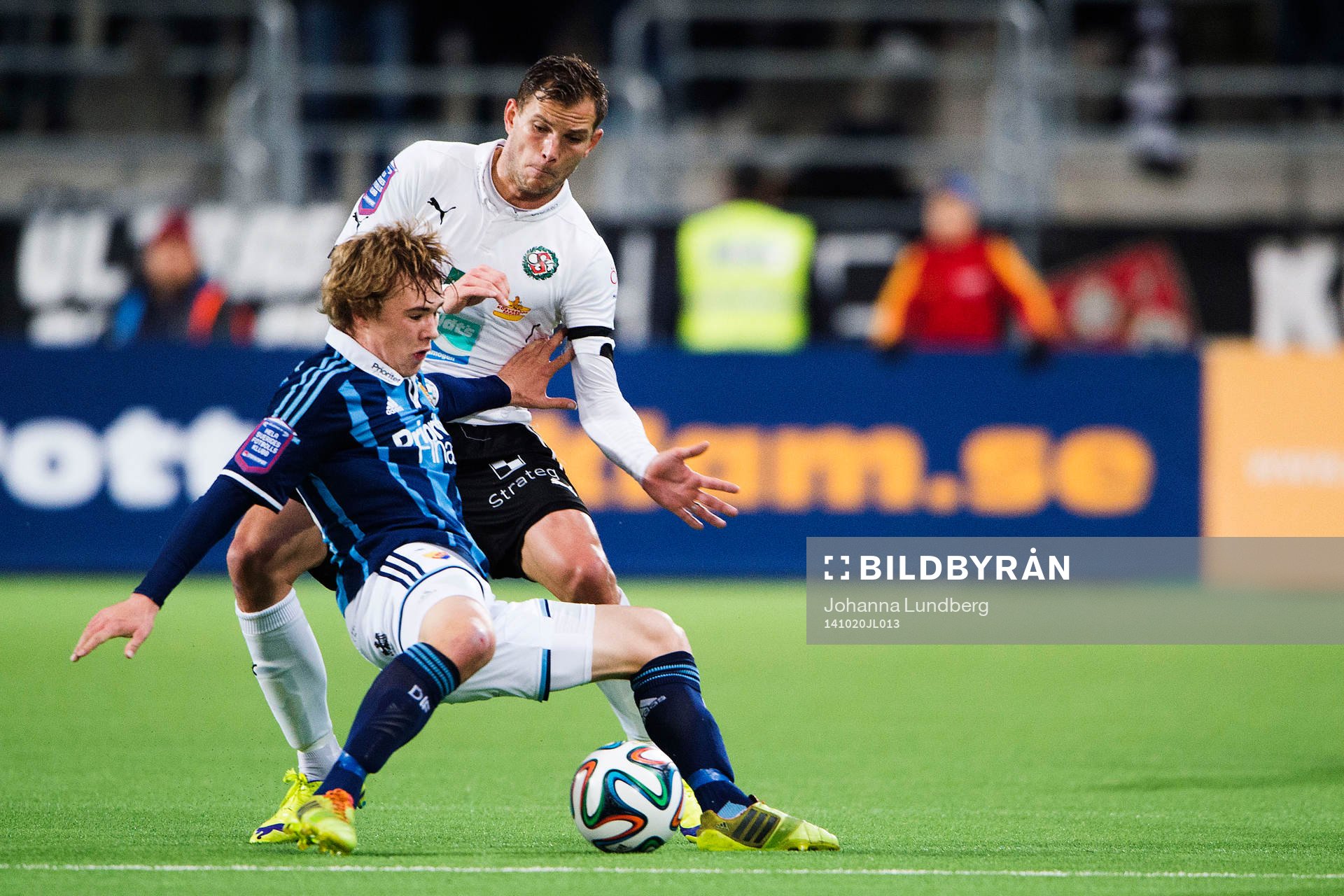 Djurgårdens Simon Tibbling och Örebros Robert Åhman