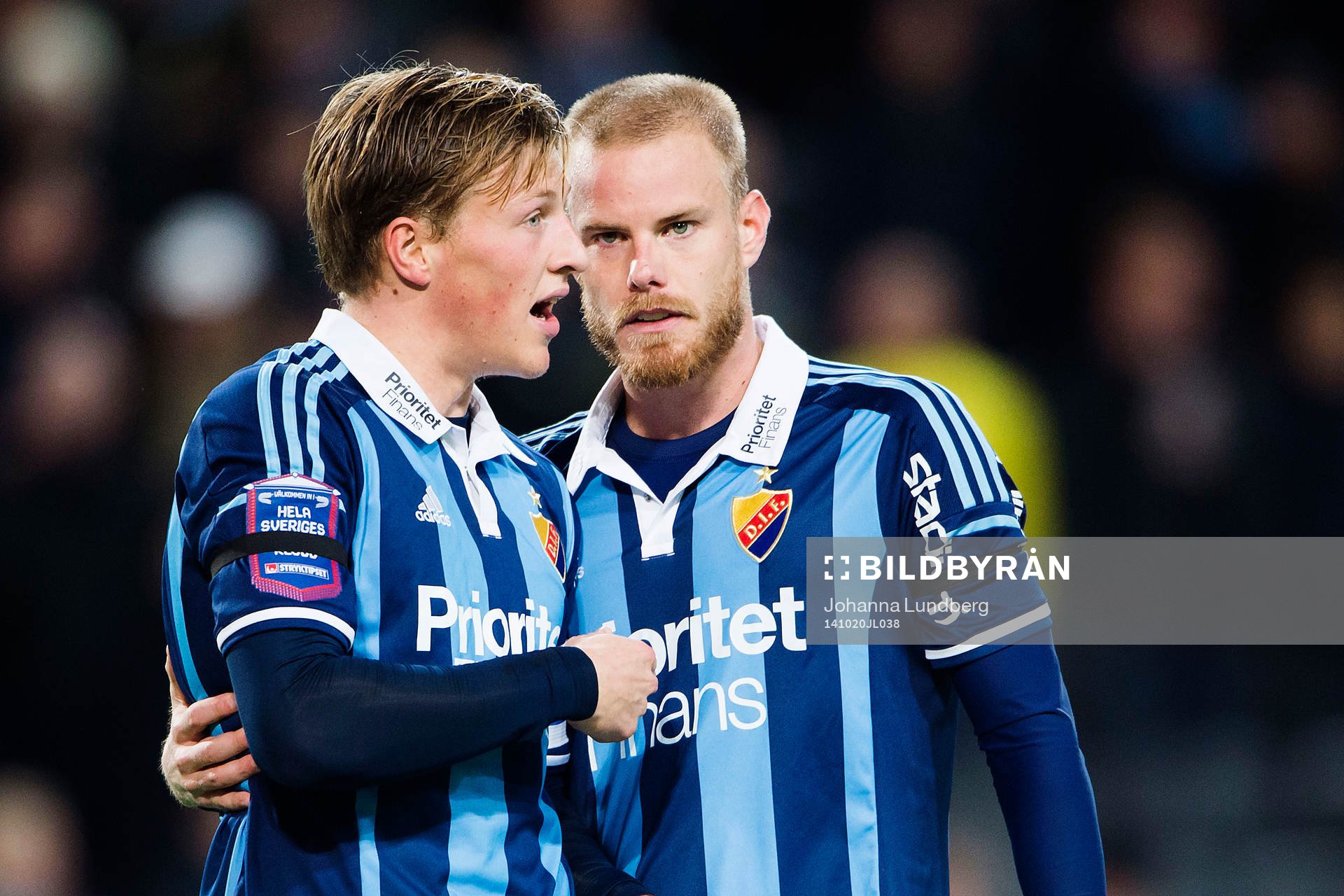 Djurgårdens Emil Bergström och Fredrik Stenman pratar