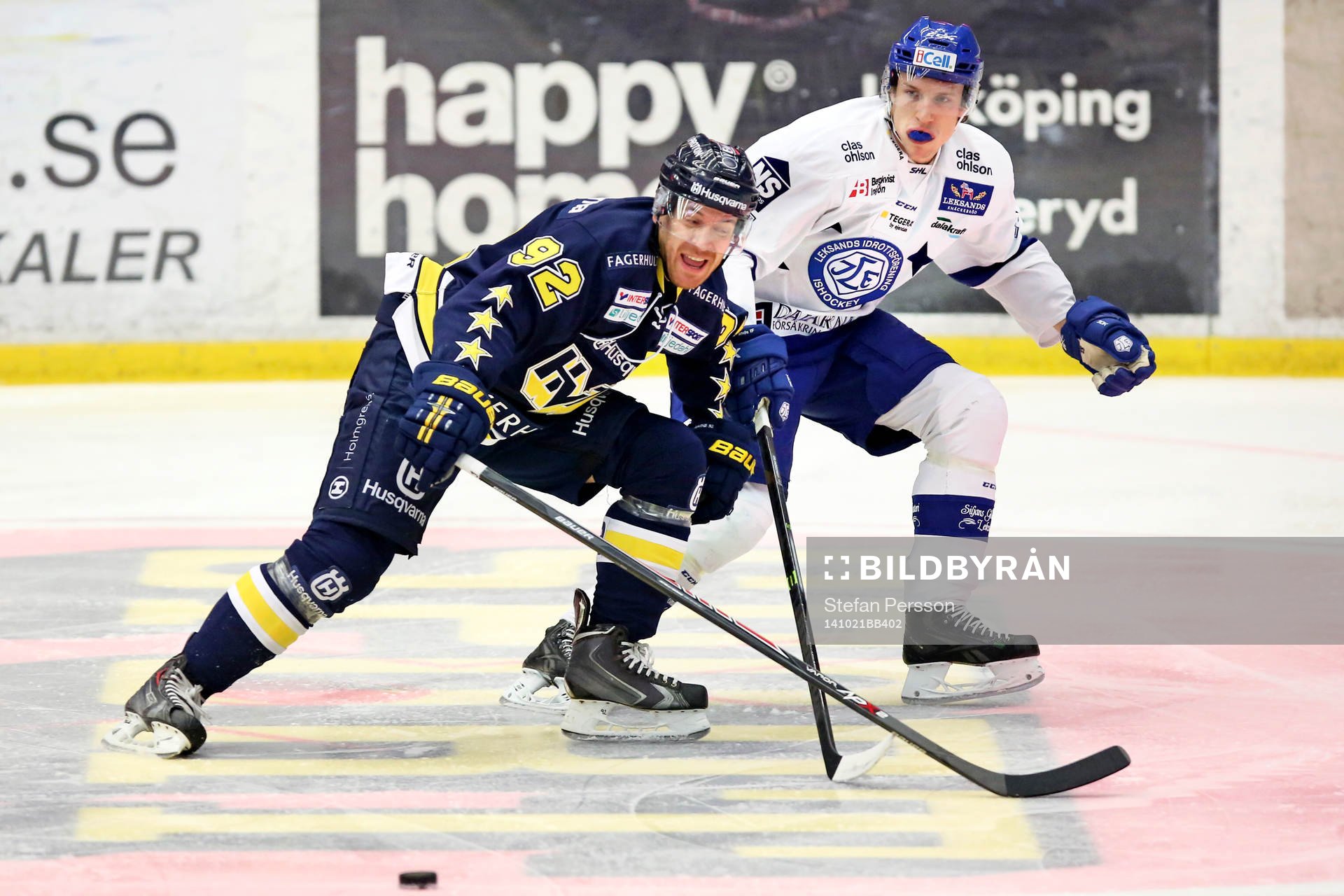 s Teemu Laine och Leksands Simon Erlandsson ishockeymatchen