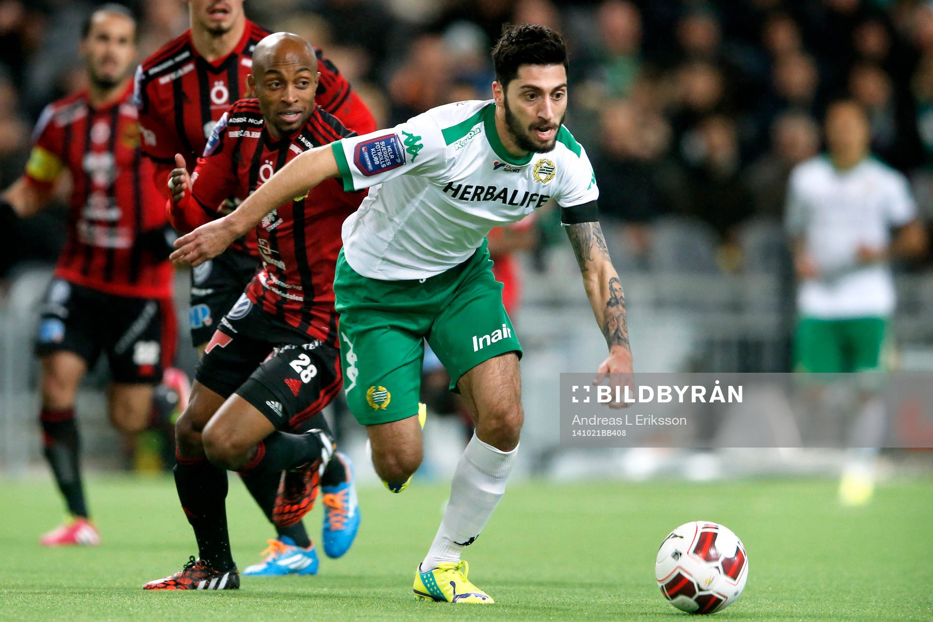 Östersunds Fouad Bachirou jagar Hammarbys Nahir Besara