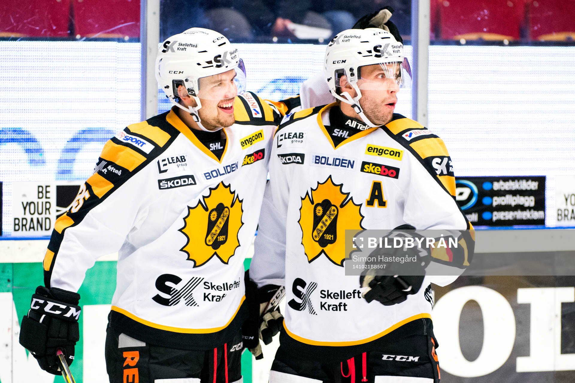 Skellefteås Axel Holmström och Pontus Petterström jublar
