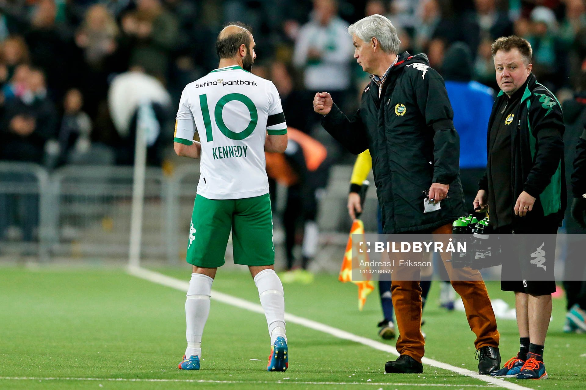 Hammarbys Kennedy Bakircioglu  gör 3-2 och tränare Nanne