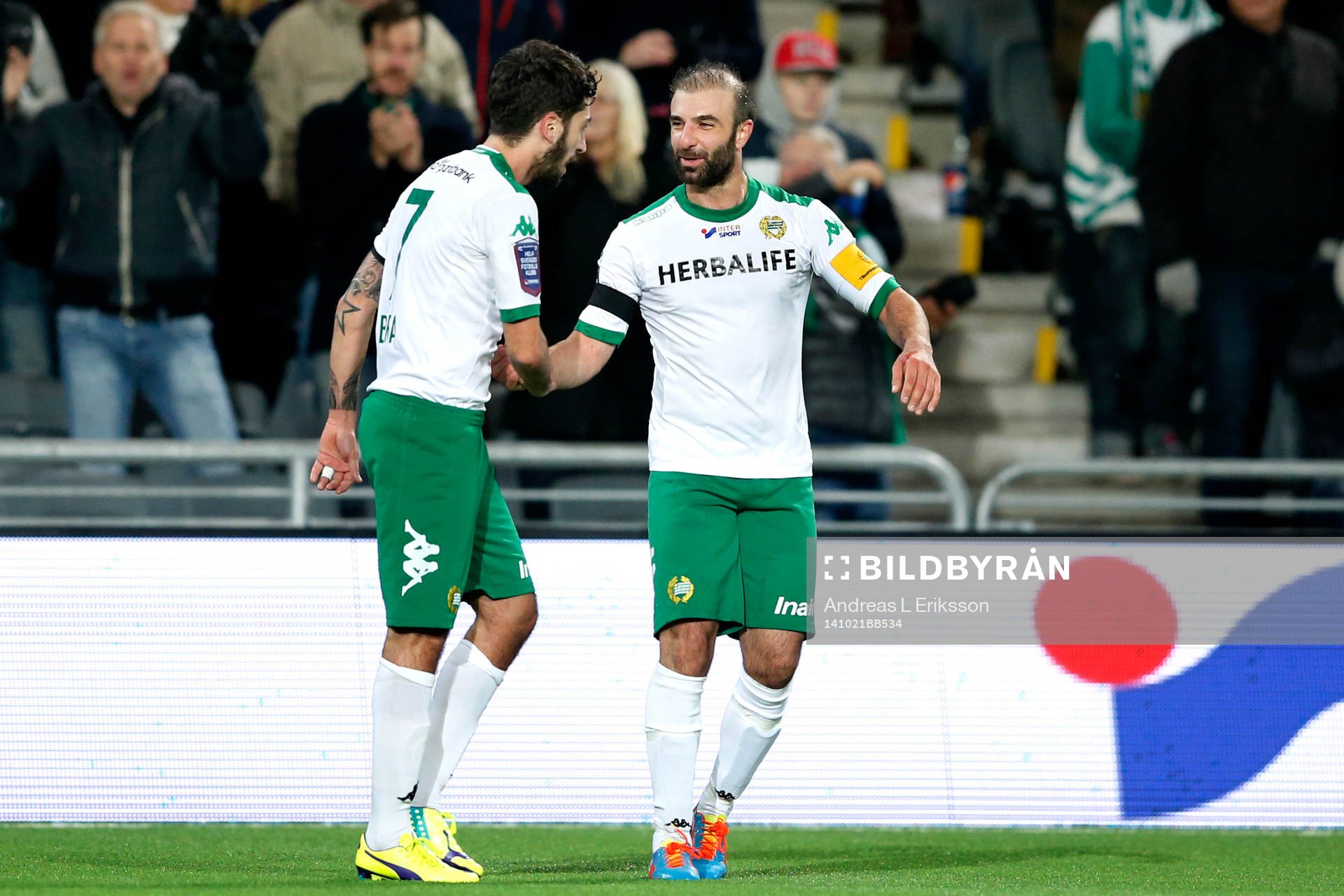 Hammarbys Nahir Besara gör 4-2 och firar med Kennedy