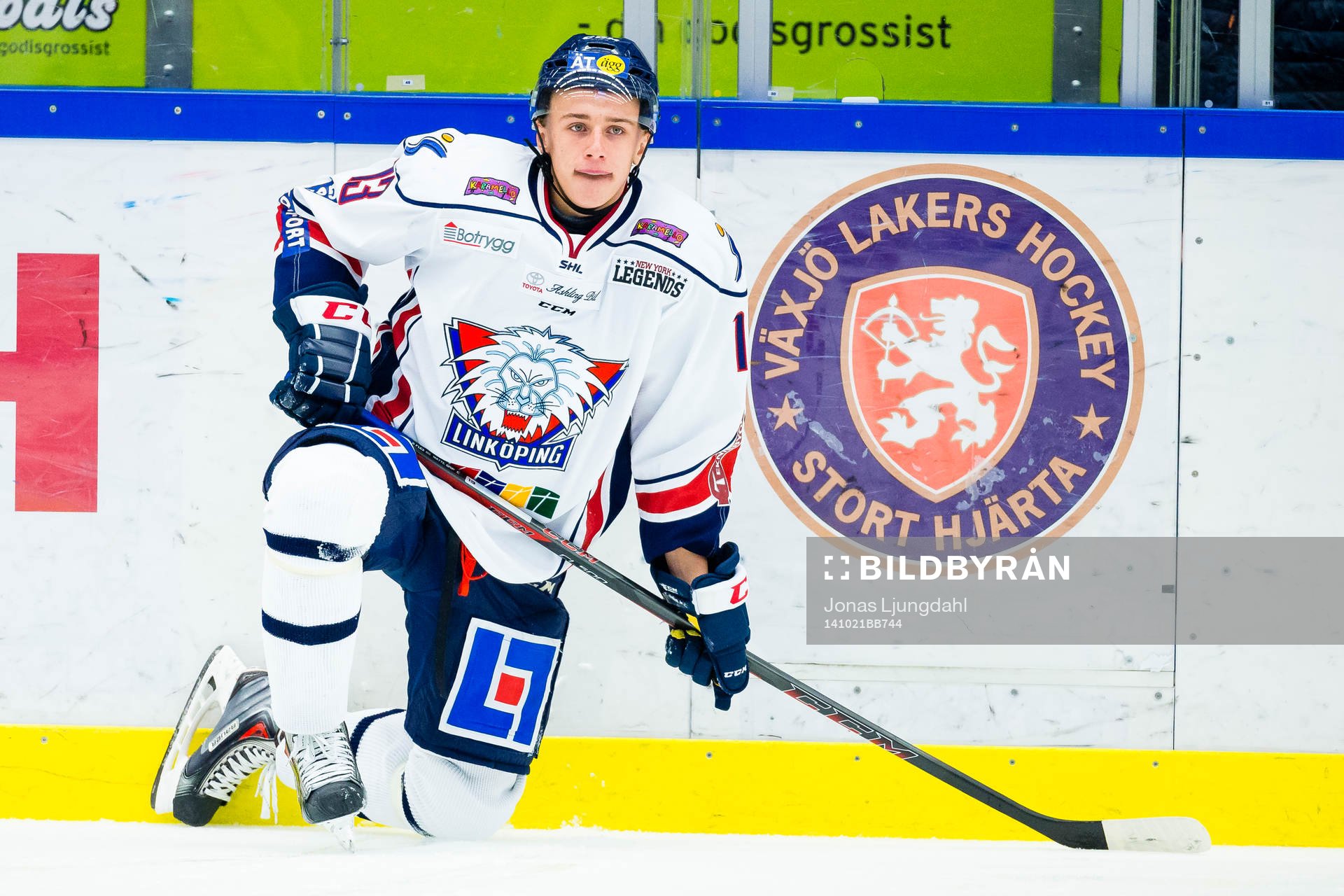 Linköpings Jakub Vrana står på knä