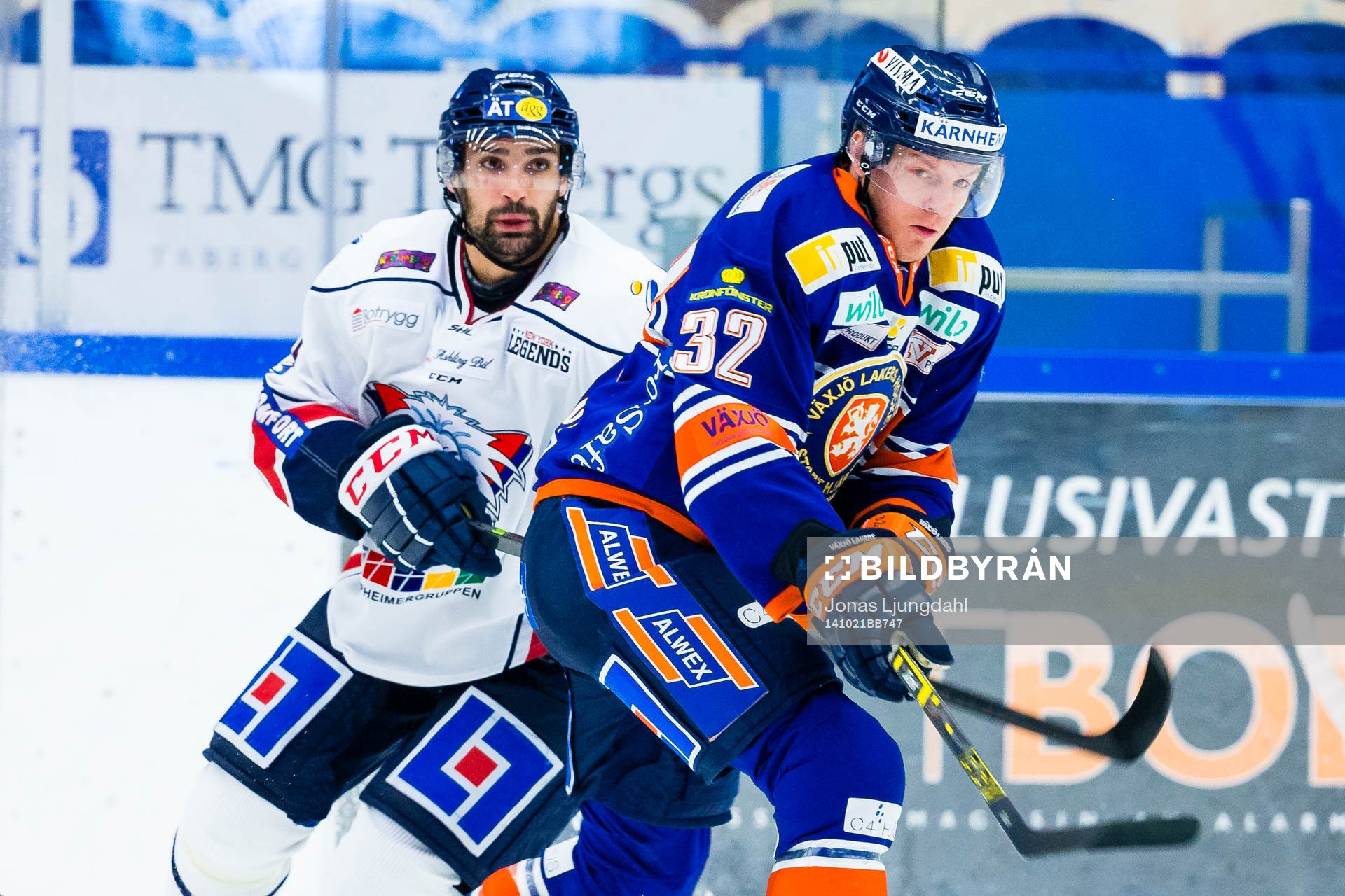 Växjös Nick Johnson jagas av Linköpings Daniel Rahimi