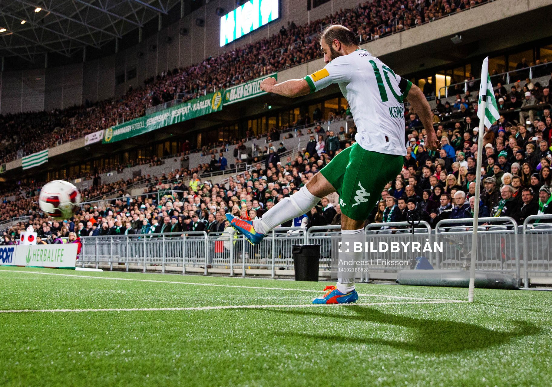 Hammarbys Kennedy Bakircioglu med en hörna