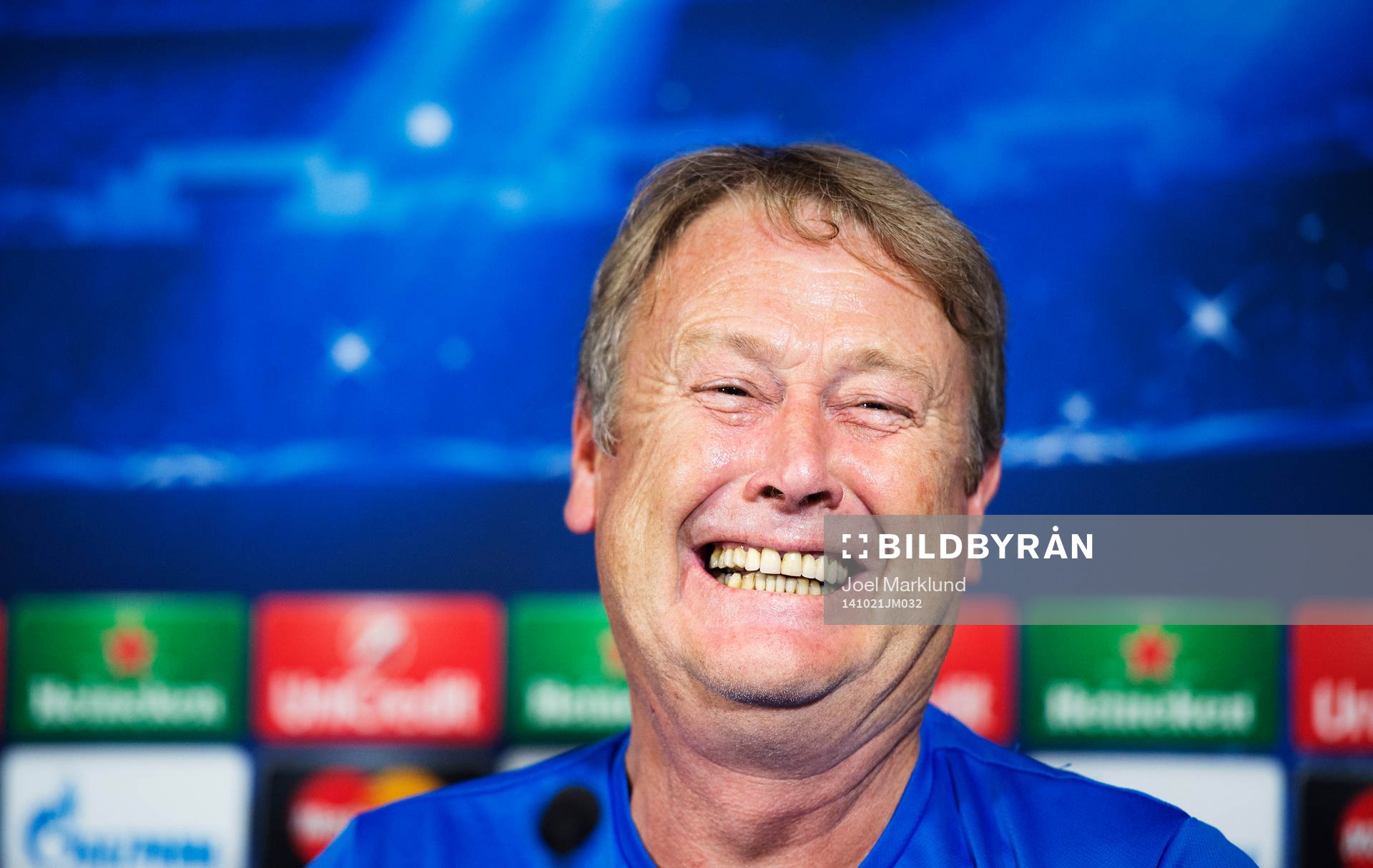 s tränare Åge Hareide skrattar