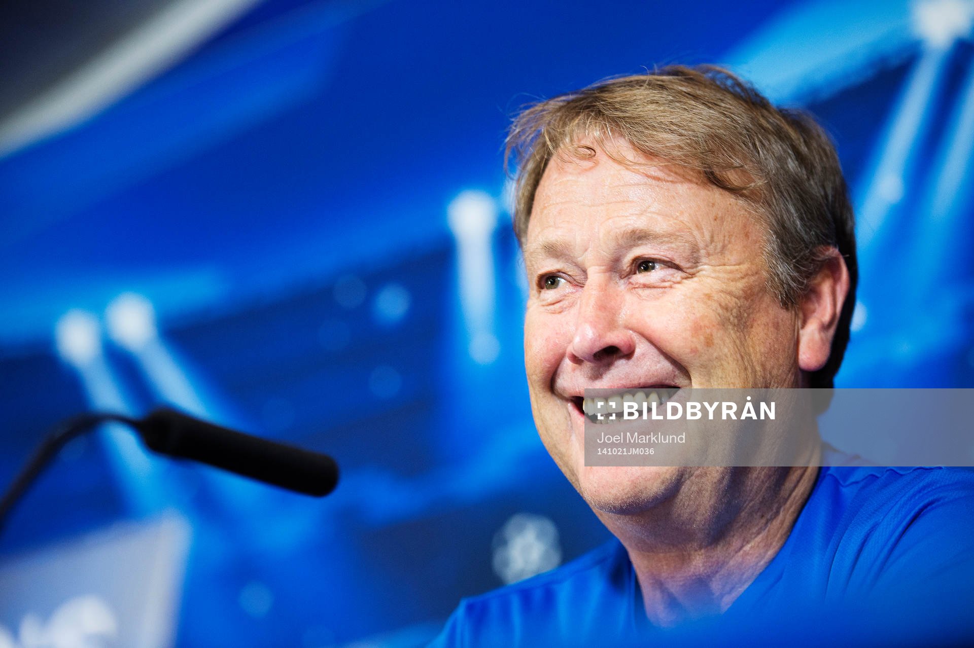 s tränare Åge Hareide ler