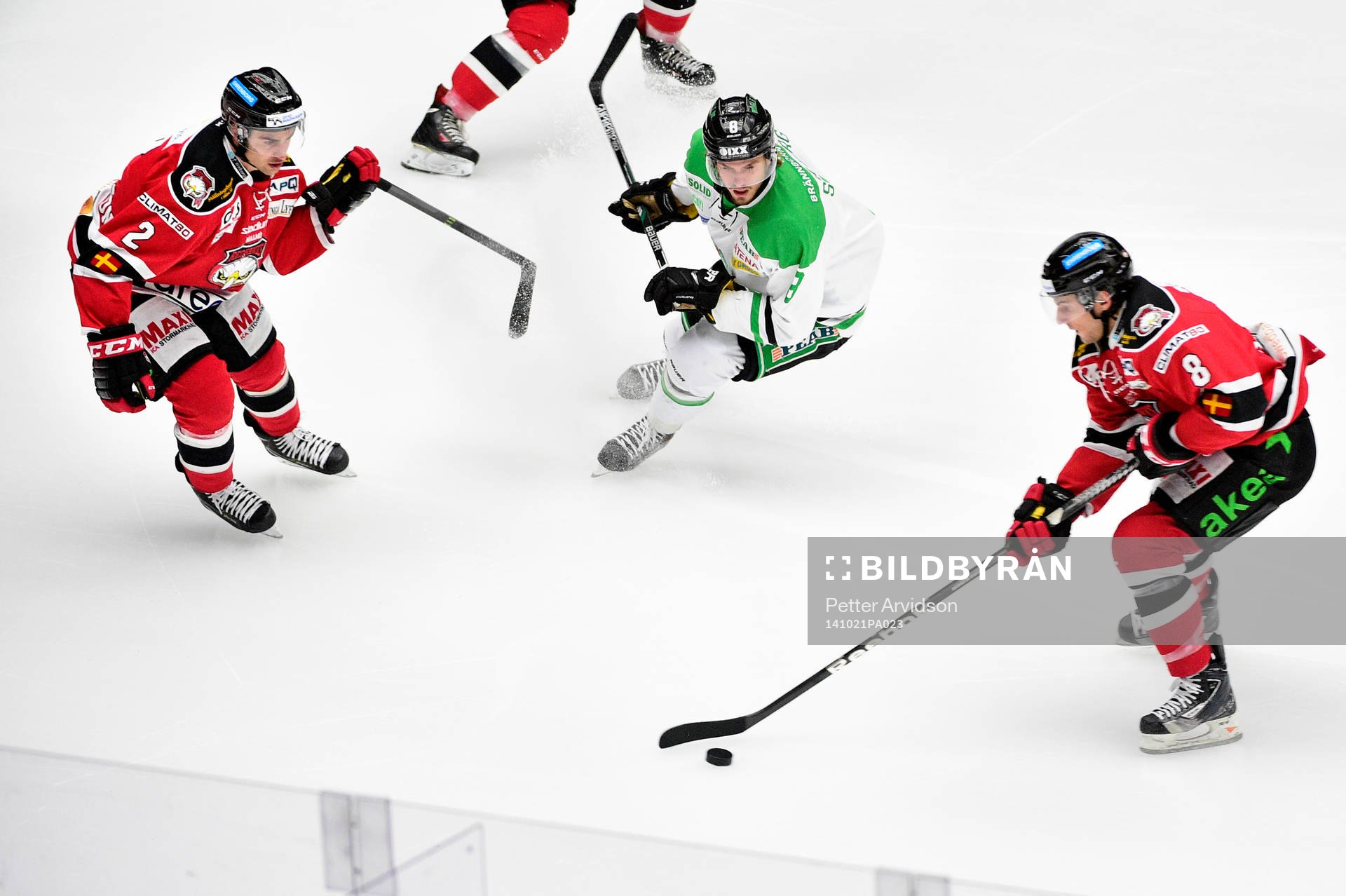 Rögles Sebastian Stålberg jagar Malmö Redhawks Tony