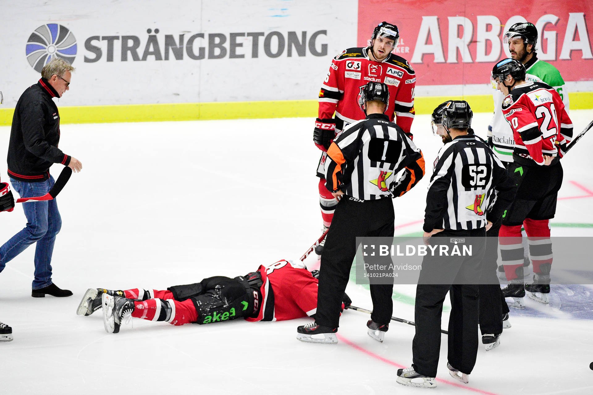 Malmö Redhawks Tony Romano blir liggande