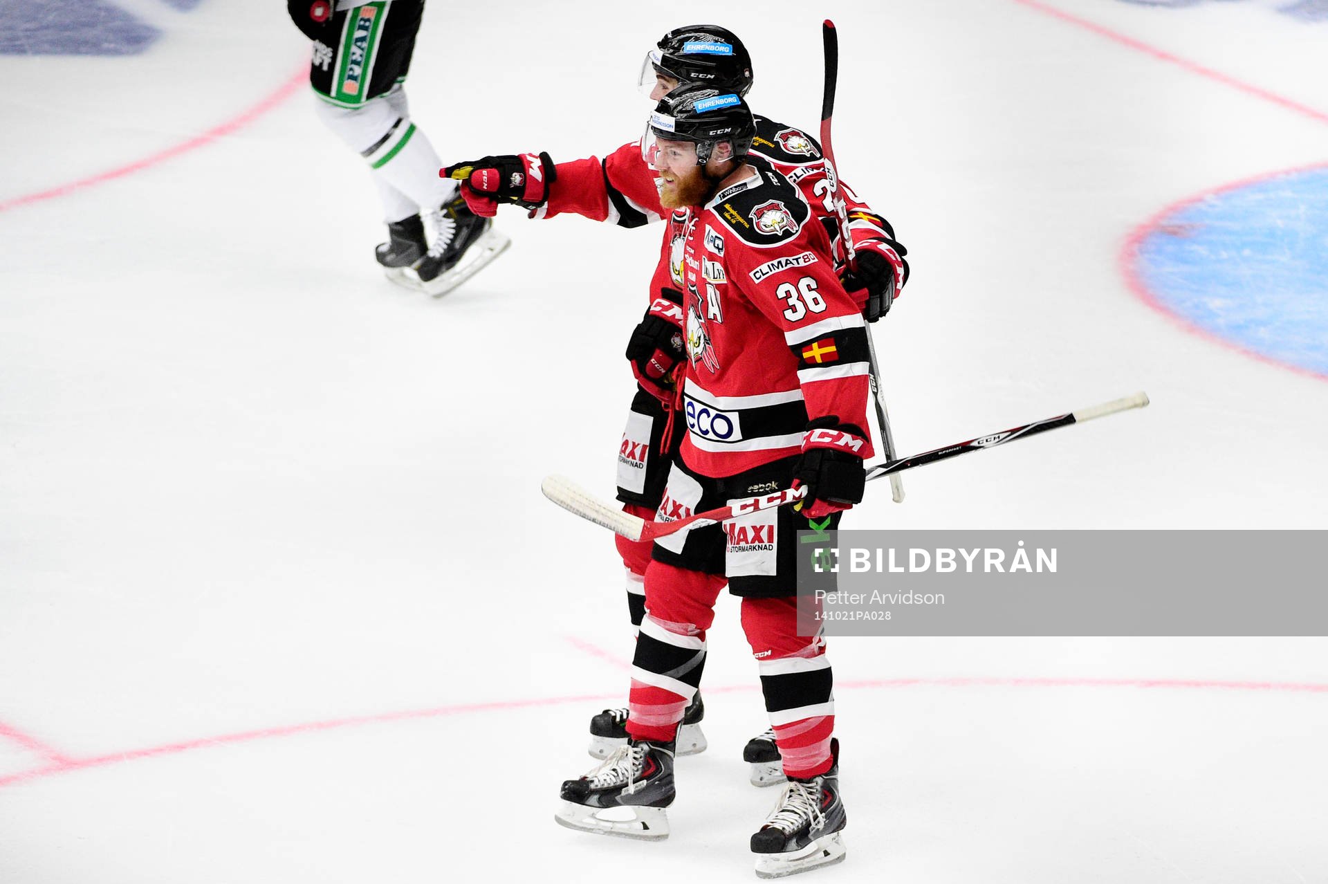 Malmö Redhawks David Liffiton gratuleras