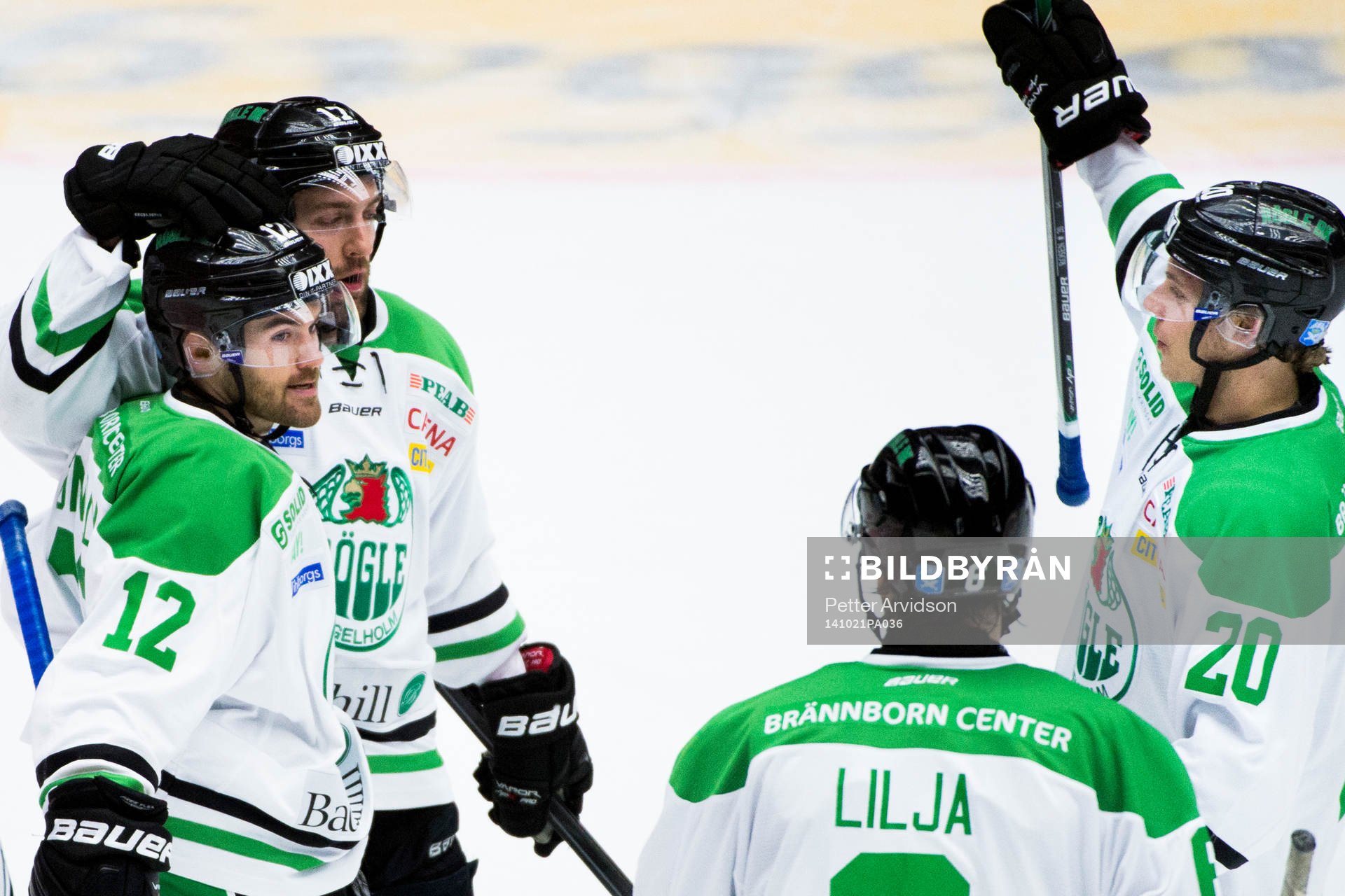 Rögles Jack Connolly gratuleras