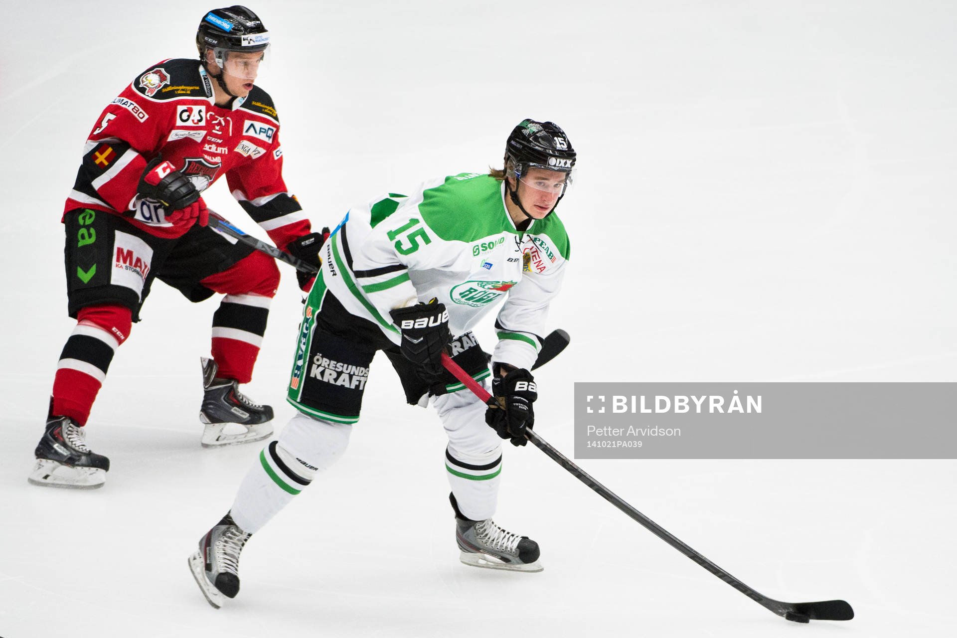 Rögles Jakob Lilja och Malmö Redhawks Sebastian Strandberg
