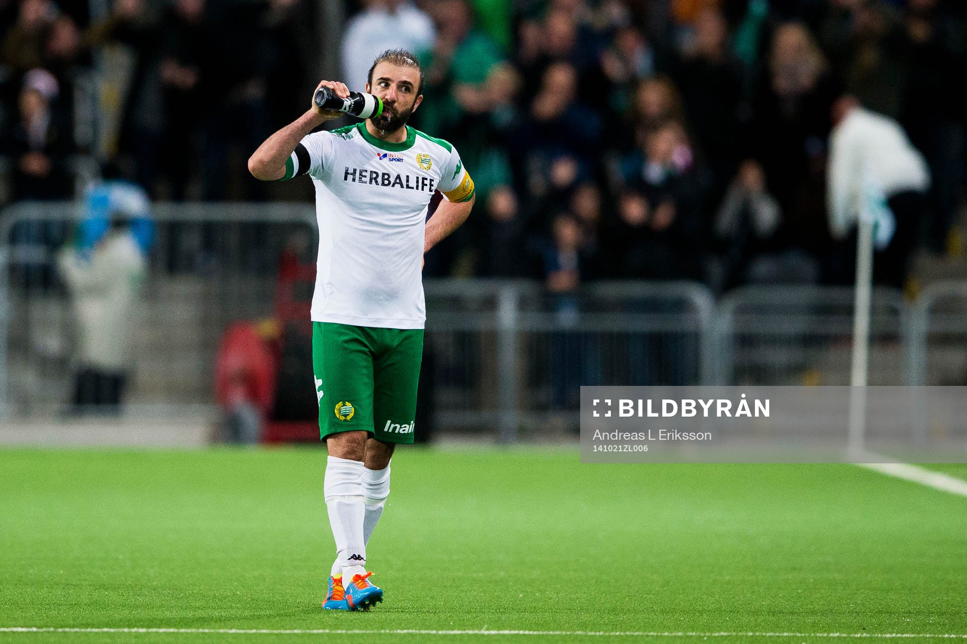 Hammarbys Kennedy Bakircioglu tar en vattenpause